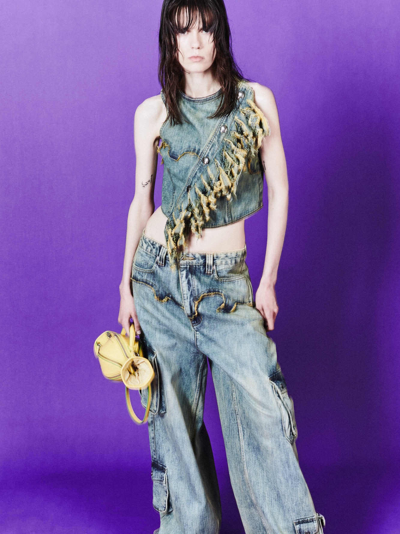 [KREAM 단독] ADSB Andersson Bell Women Essential Cut-Out Racing T-Shirts Blue 착용 스타일 - 5