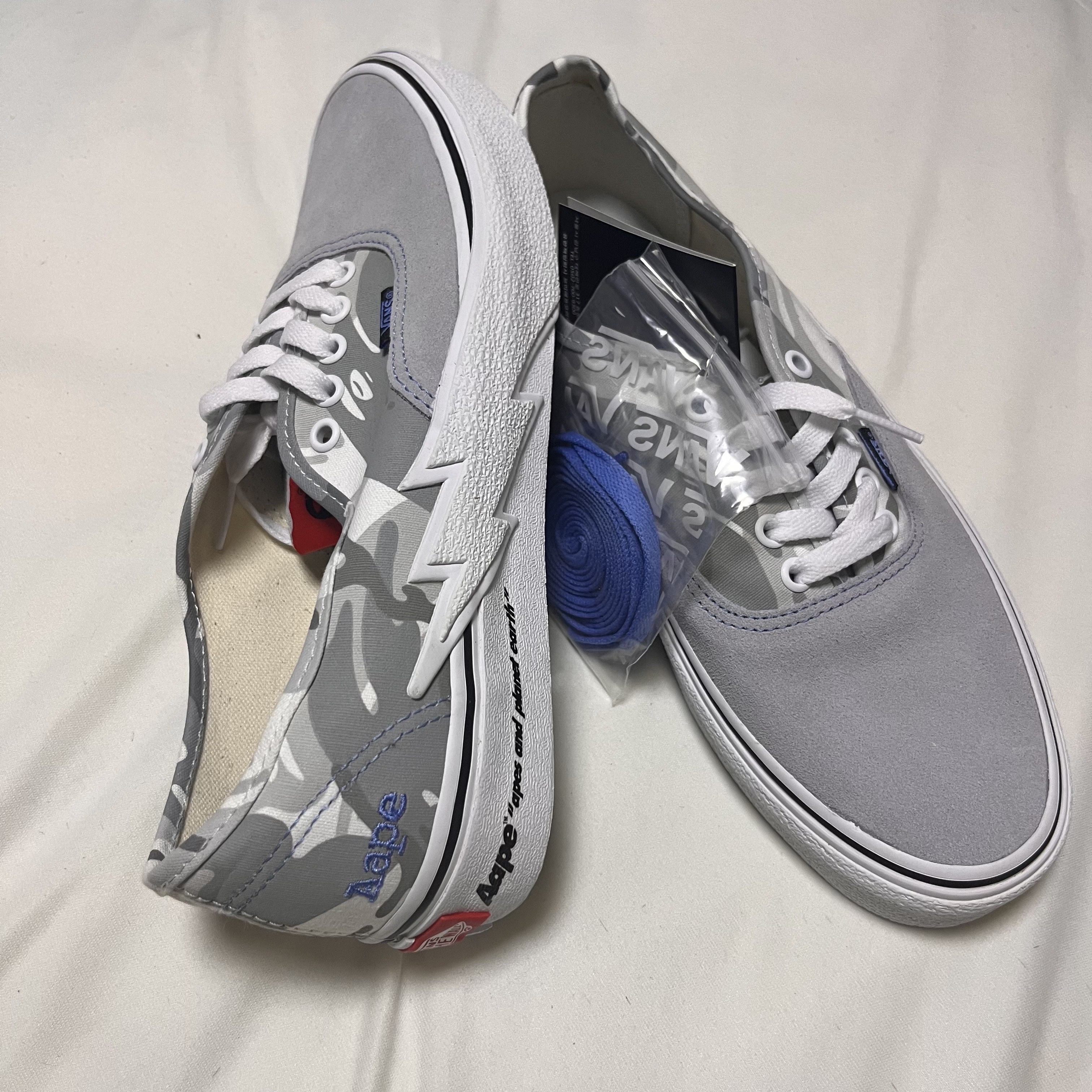 Vans x AAPE Authentic Bolt Grey 착용 스타일