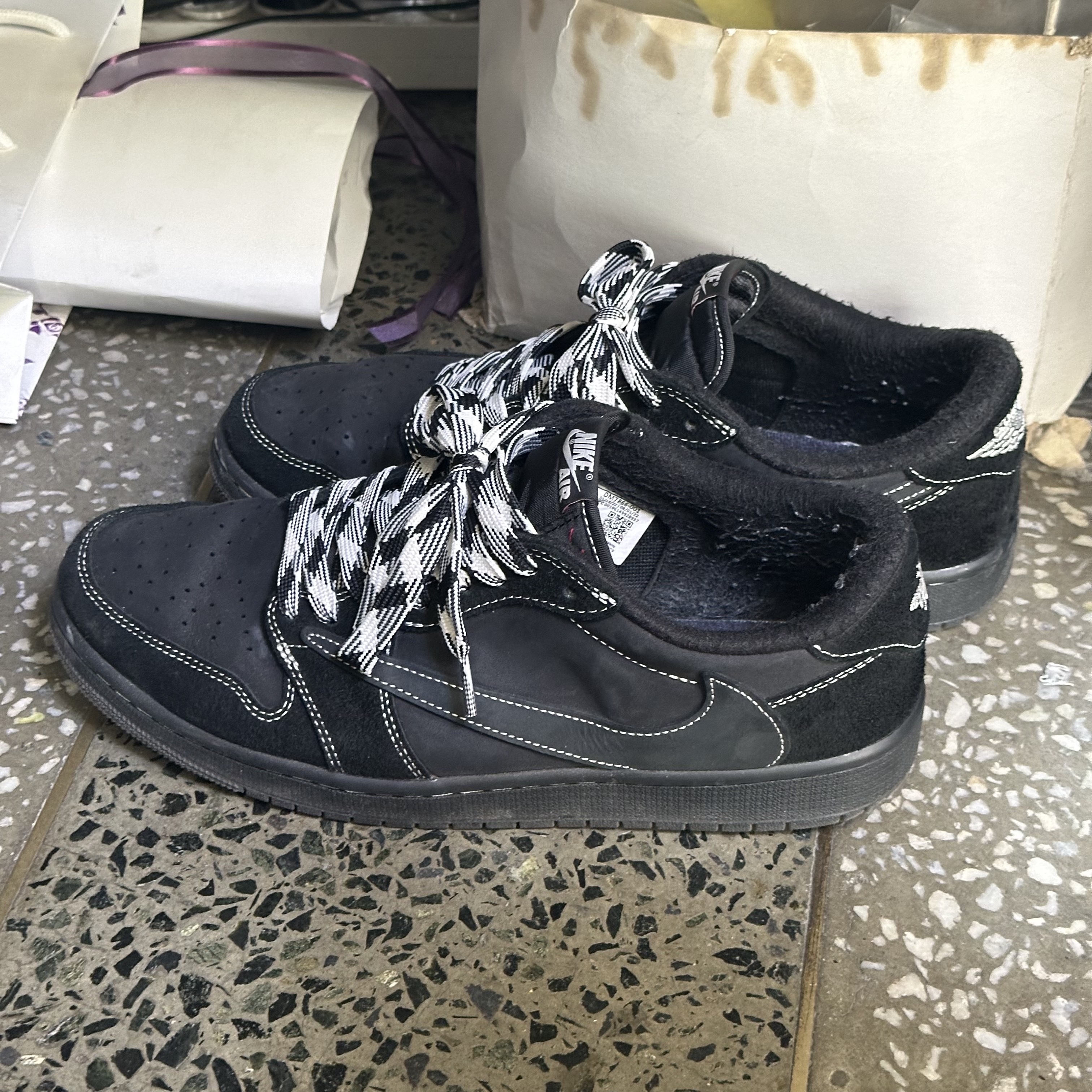 Jordan 1 x Travis Scott Retro Low OG SP Black Phantom 착용 스타일