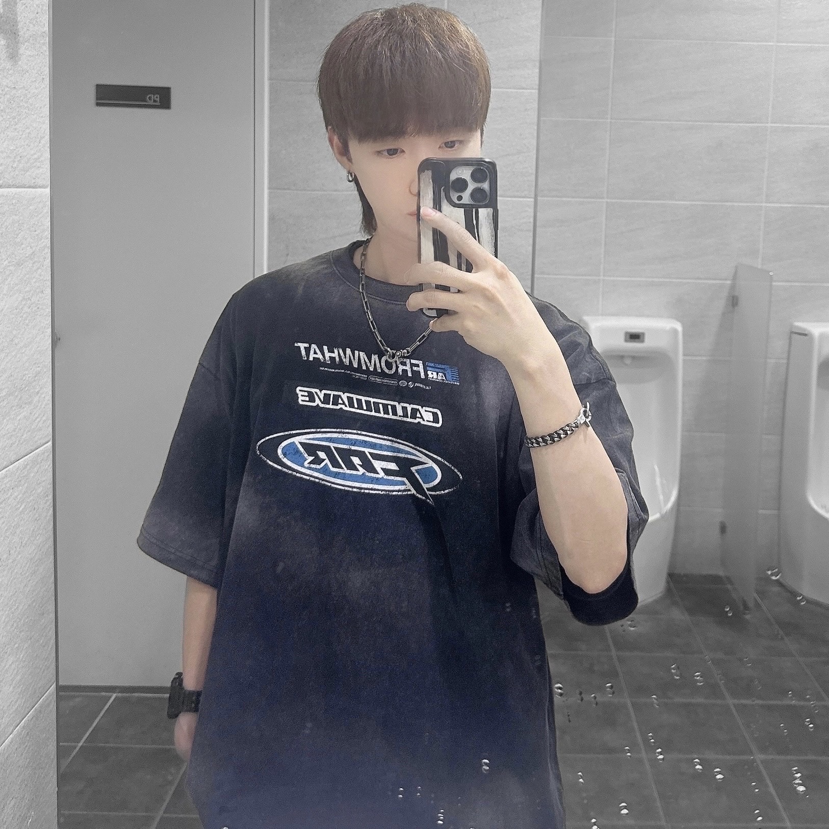 Farfromwhat Far Washed Logo T-Shirt Black 착용 스타일