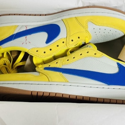 (W) Jordan 1 x Travis Scott Retro Low OG SP Canary 착용 스타일