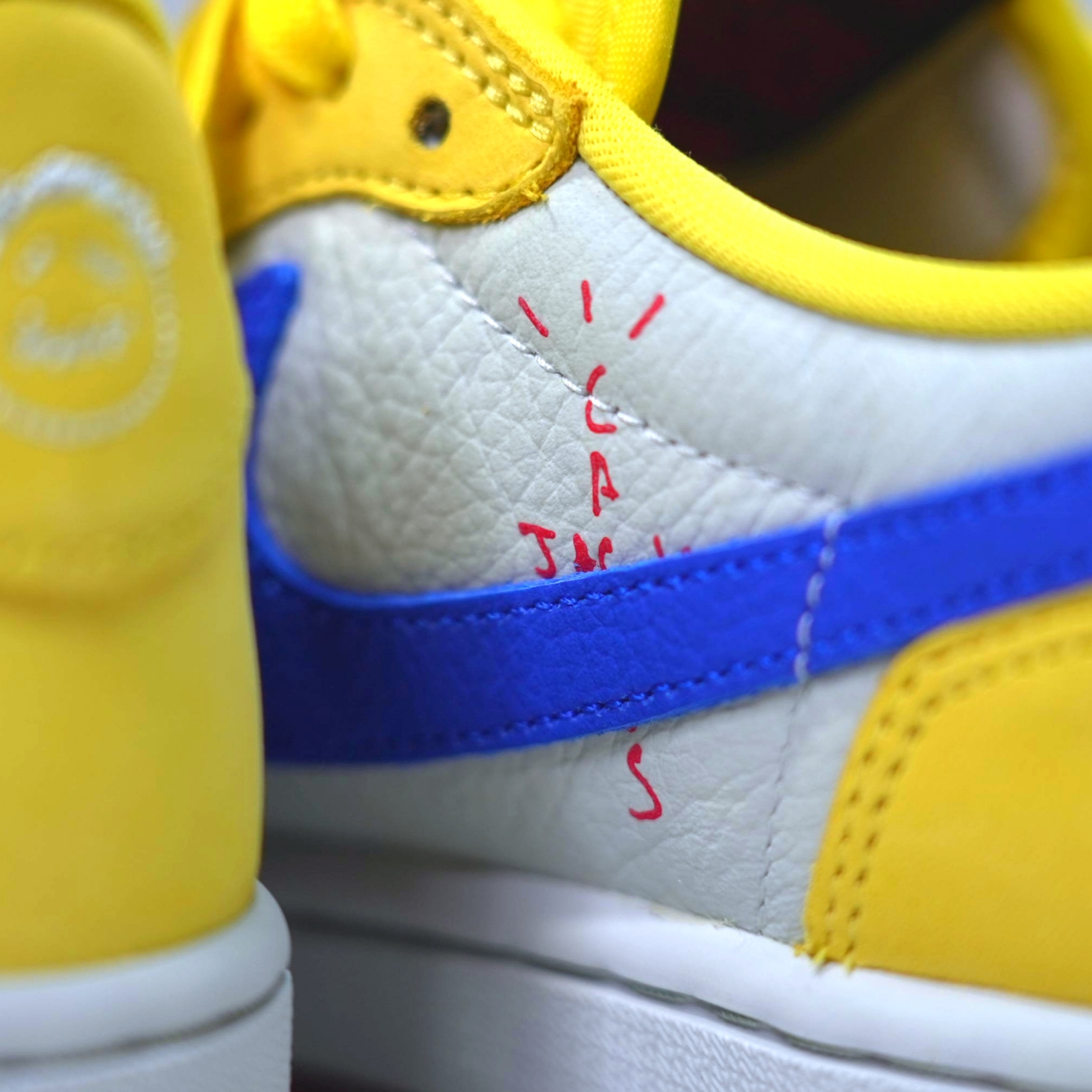 (W) Jordan 1 x Travis Scott Retro Low OG SP Canary 착용 스타일 - 5