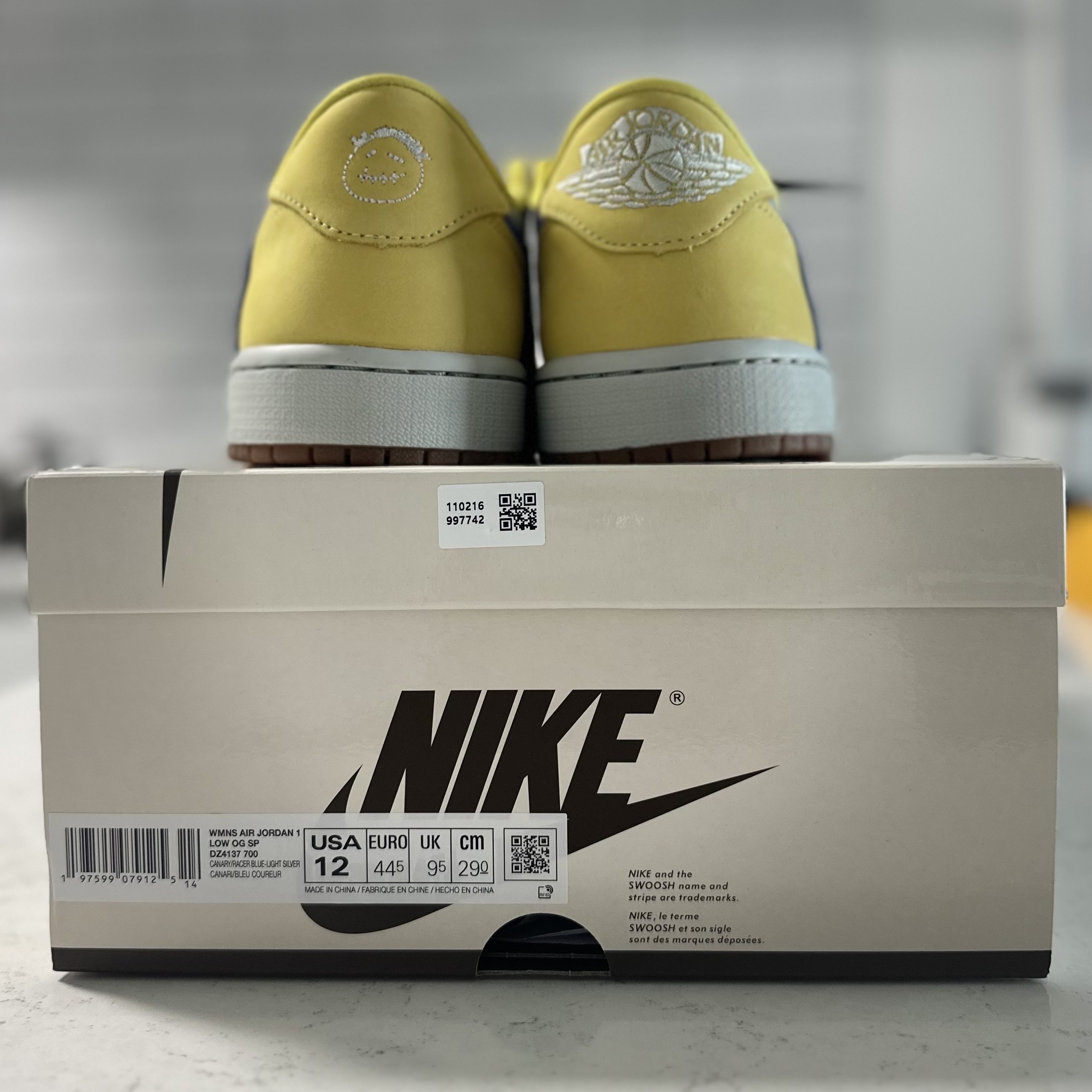 (W) Jordan 1 x Travis Scott Retro Low OG SP Canary 착용 스타일 - 2