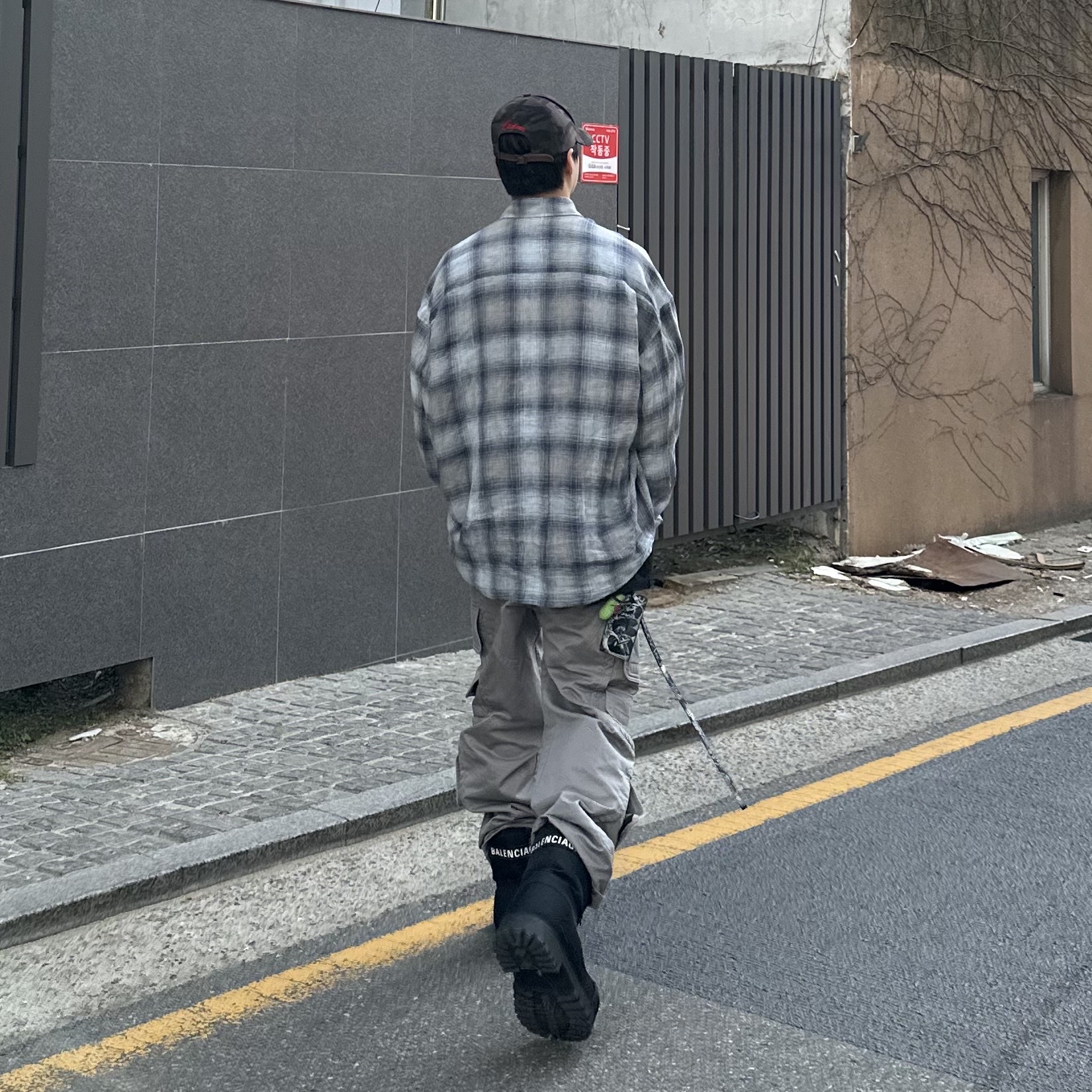 Nonnod Flexible String Check Shirt Japanese Linen Blue, Farfromwhat Far Washed Cargo Pants Gray 착용 스타일 - 5