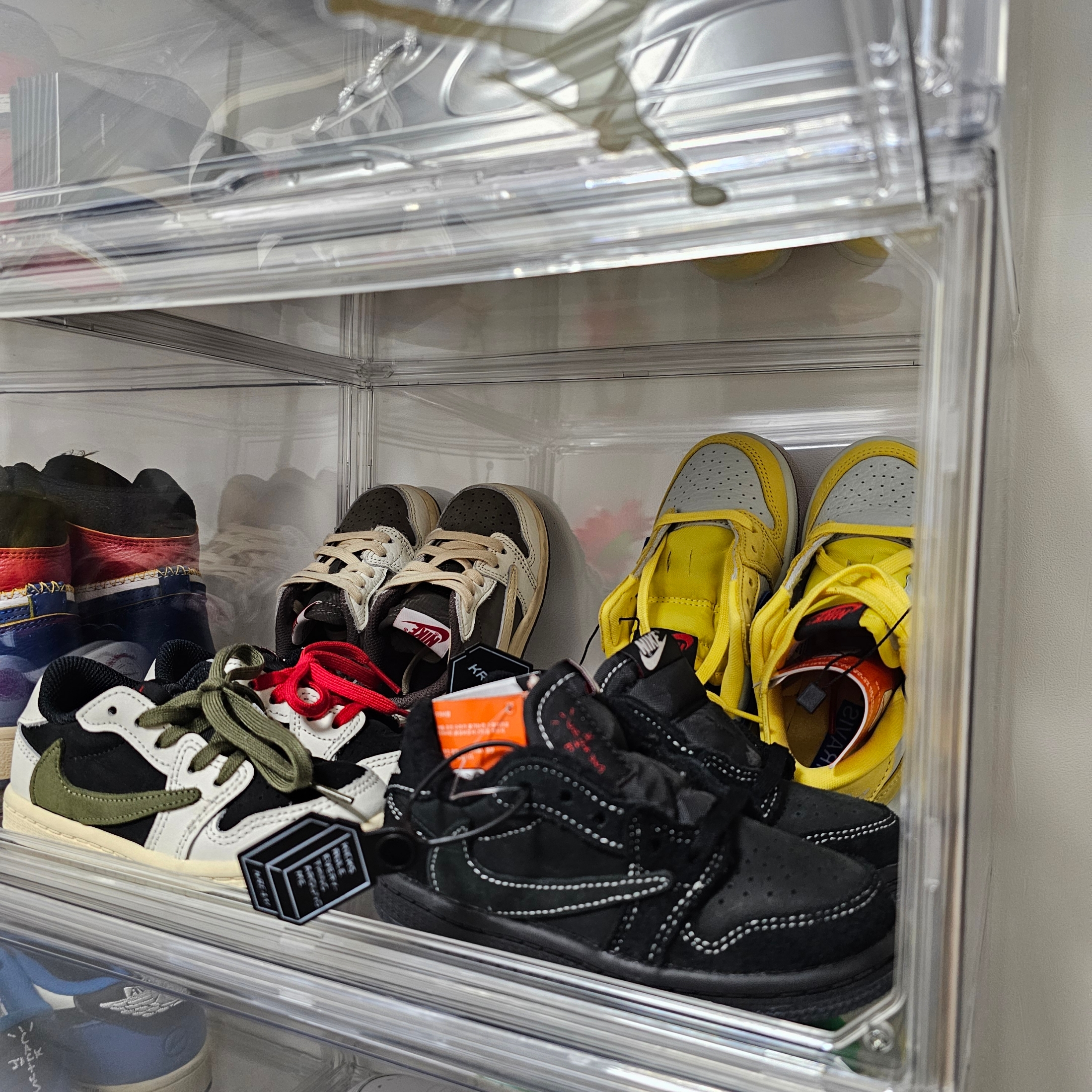 (TD) Jordan 1 x Travis Scott Retro Low OG SP Canary, (TD) Jordan 1 x Travis Scott Retro Low OG SP Medium Olive 착용 스타일