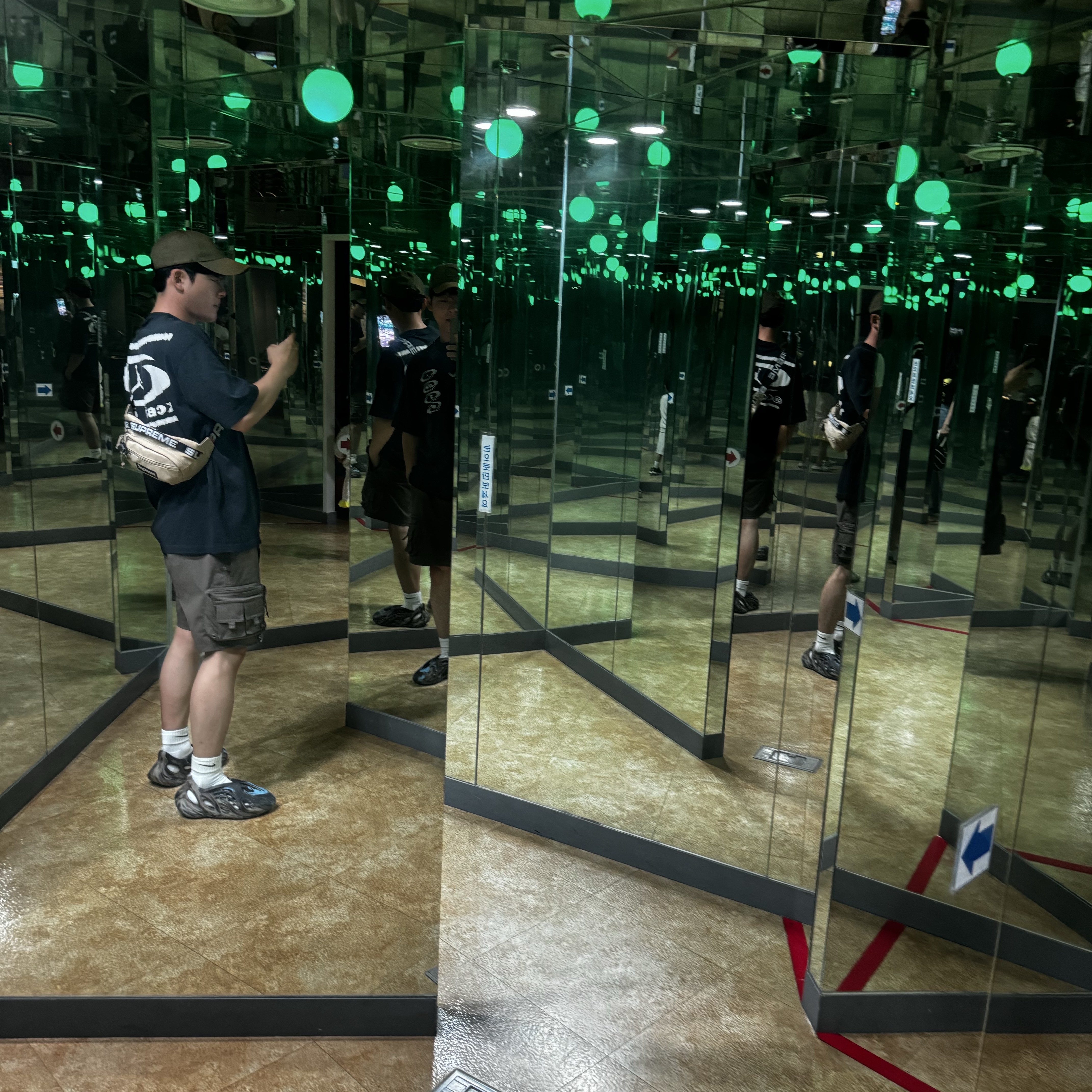 Jordan x Travis Scott T-Shirts Black (DZ5514-011), Nike ACG Cargo Shorts Ironstone - US/EU 착용 스타일 - 2