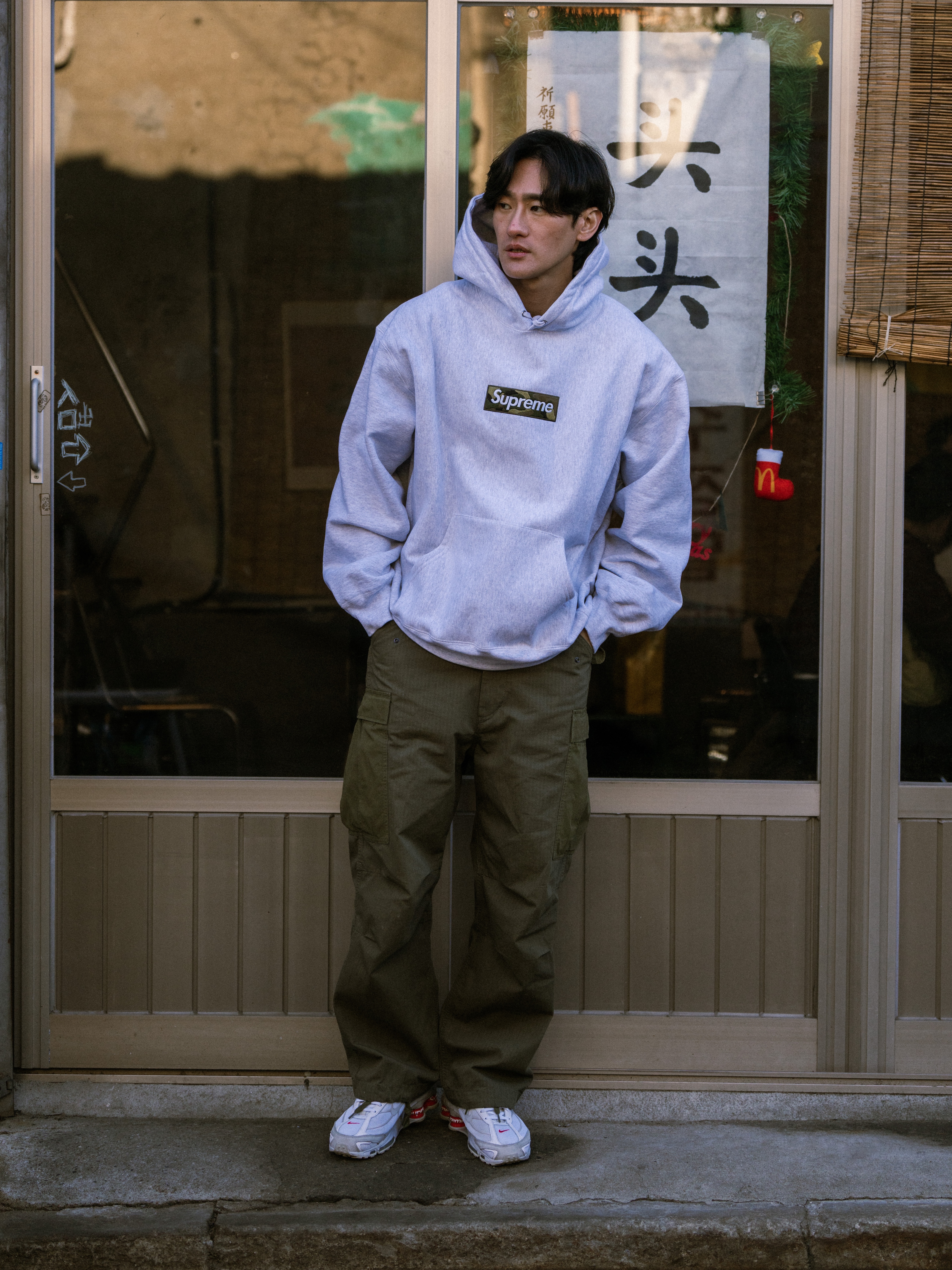 Supreme Box Logo Hooded Sweatshirt Ash Grey - 23FW, Nike x Supreme Shox Ride 2 SP White 착용 스타일 - 2