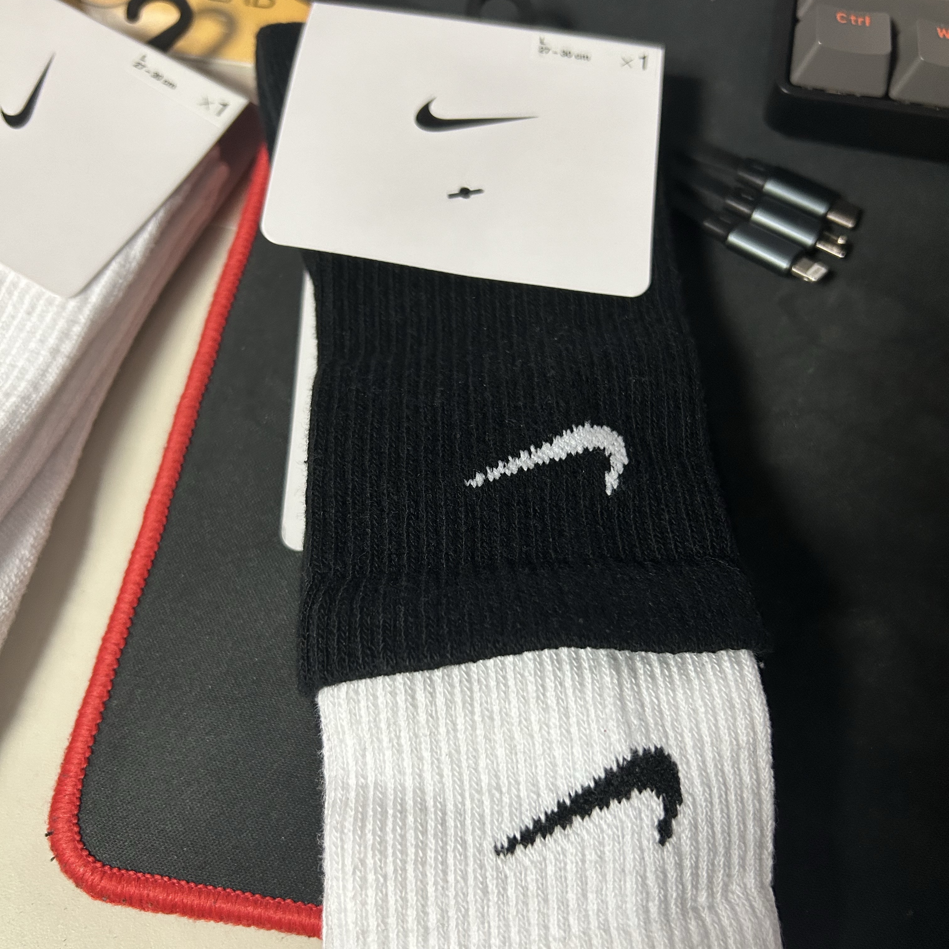 Nike Everyday Plus Cushioned Training Crew Socks Black White (Korean Ver.) 착용 스타일