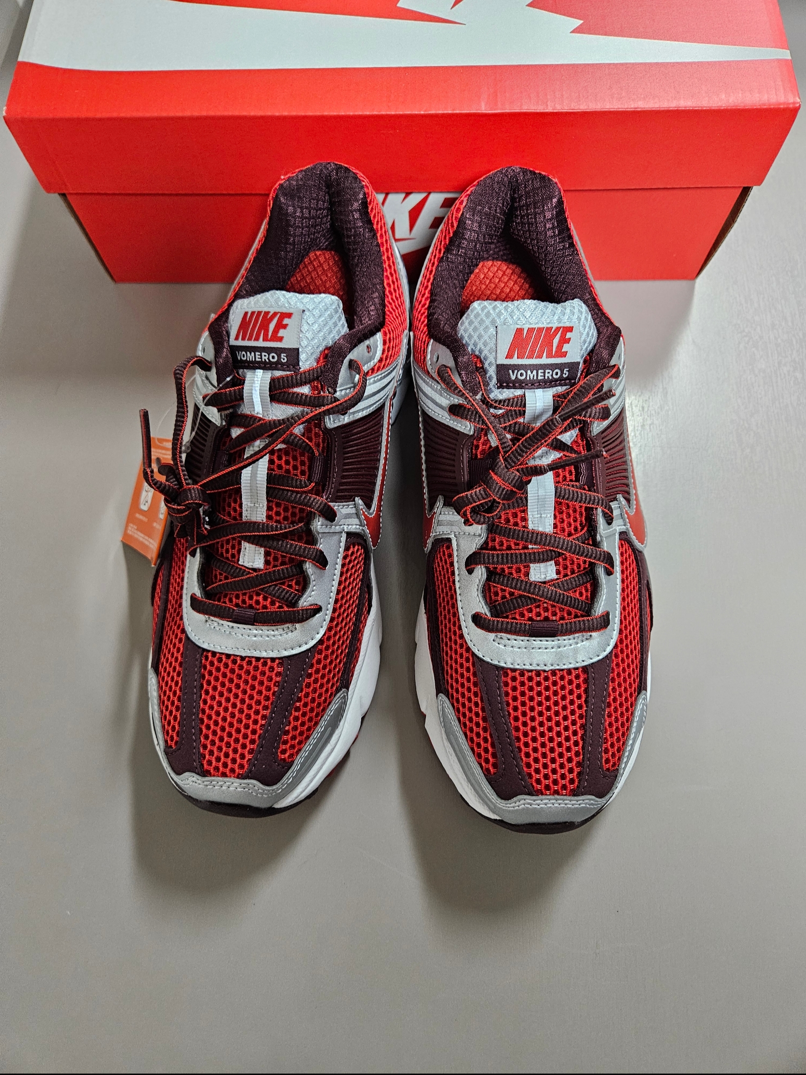 Supreme Hooded Stadium Jacket Red - 24SS, (W) Nike Zoom Vomero 5 Mystic Red and Platinum 착용 스타일 - 5