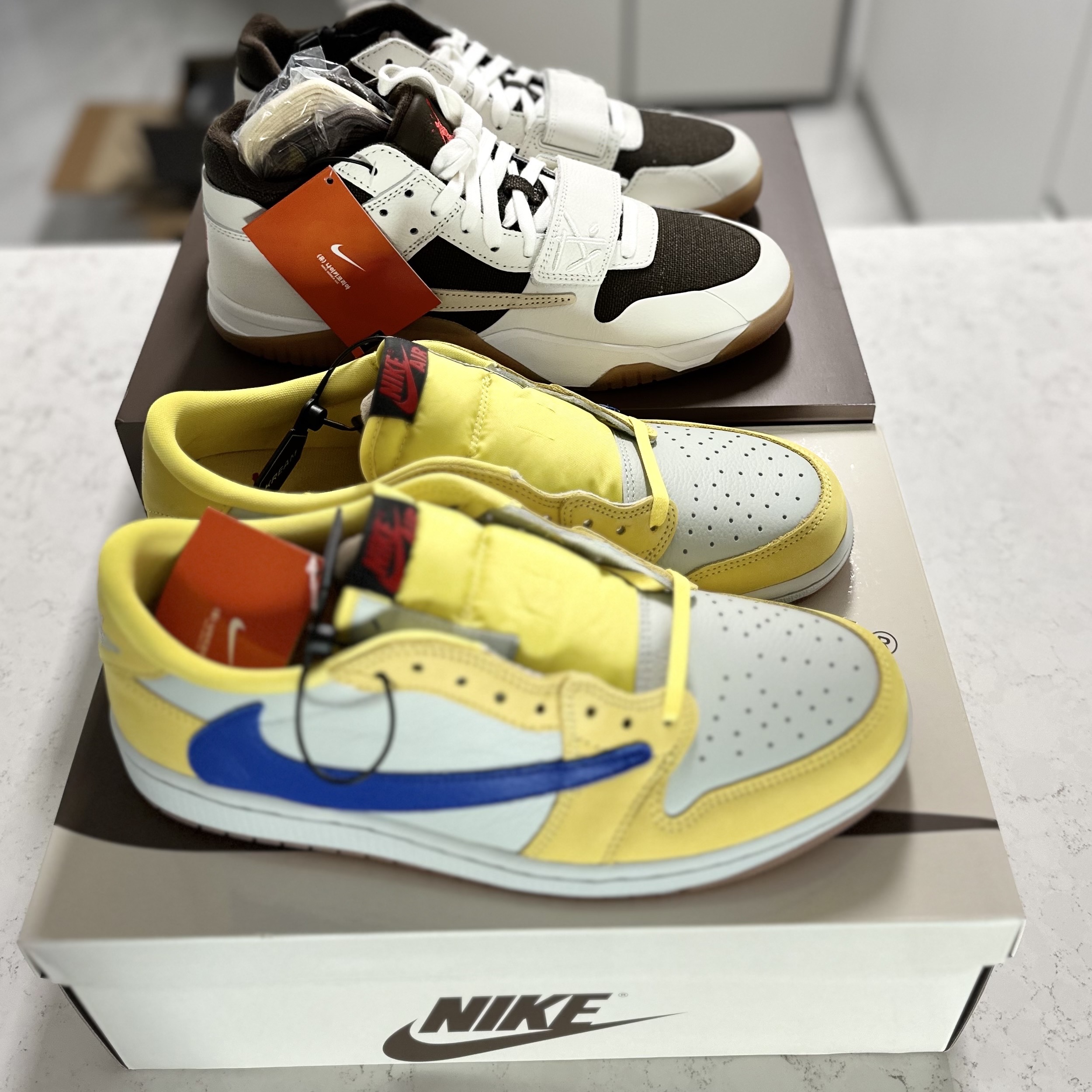 (W) Jordan 1 x Travis Scott Retro Low OG SP Canary 착용 스타일 - 7