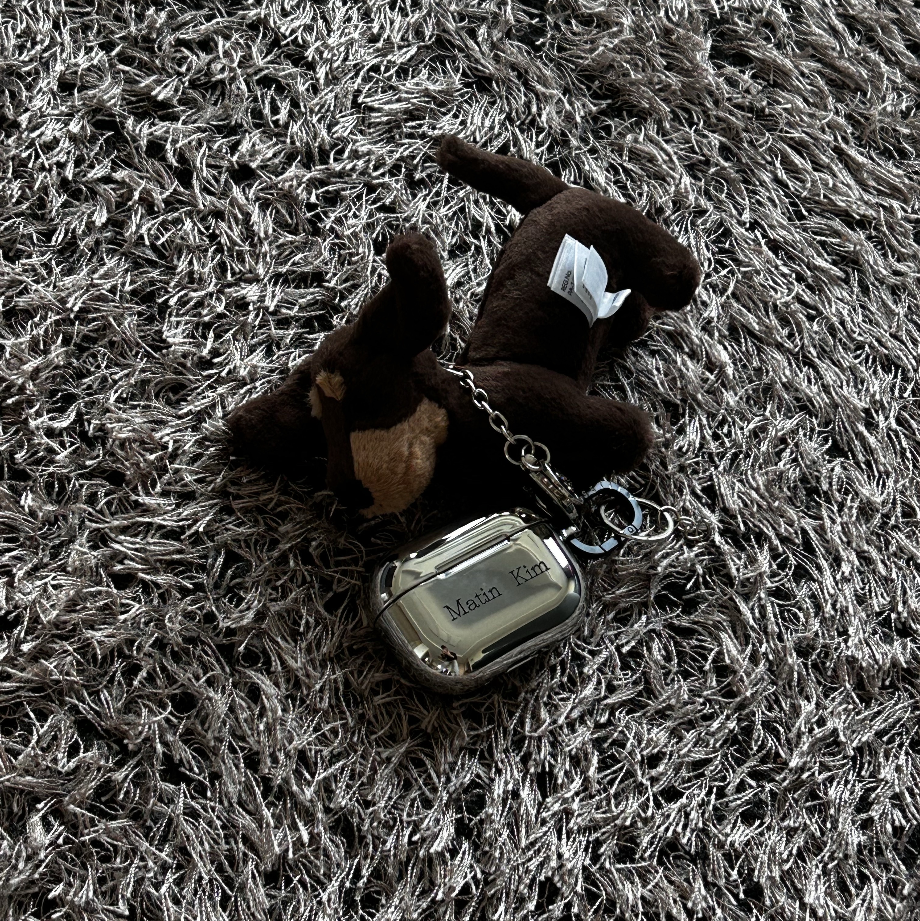 Casetify x Matin Kim iPhone Basic Logo AirPods AirPods Pro 1st/2nd Gen Case Silver 착용 스타일