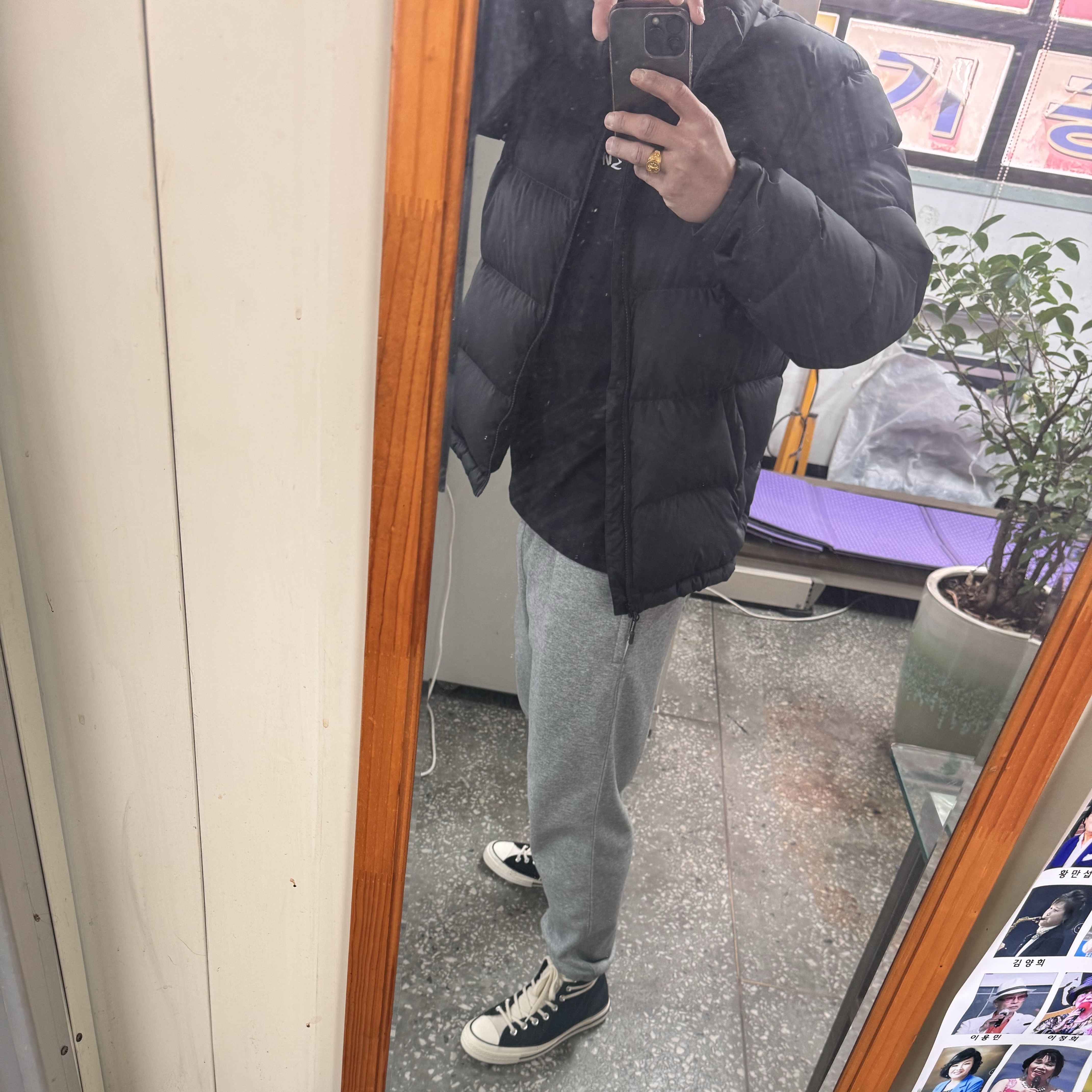 The North Face 1992 Nuptse Jacket Charcoal, Supreme Futura Box Logo T-Shirt Black - 24SS 착용 스타일 - 1