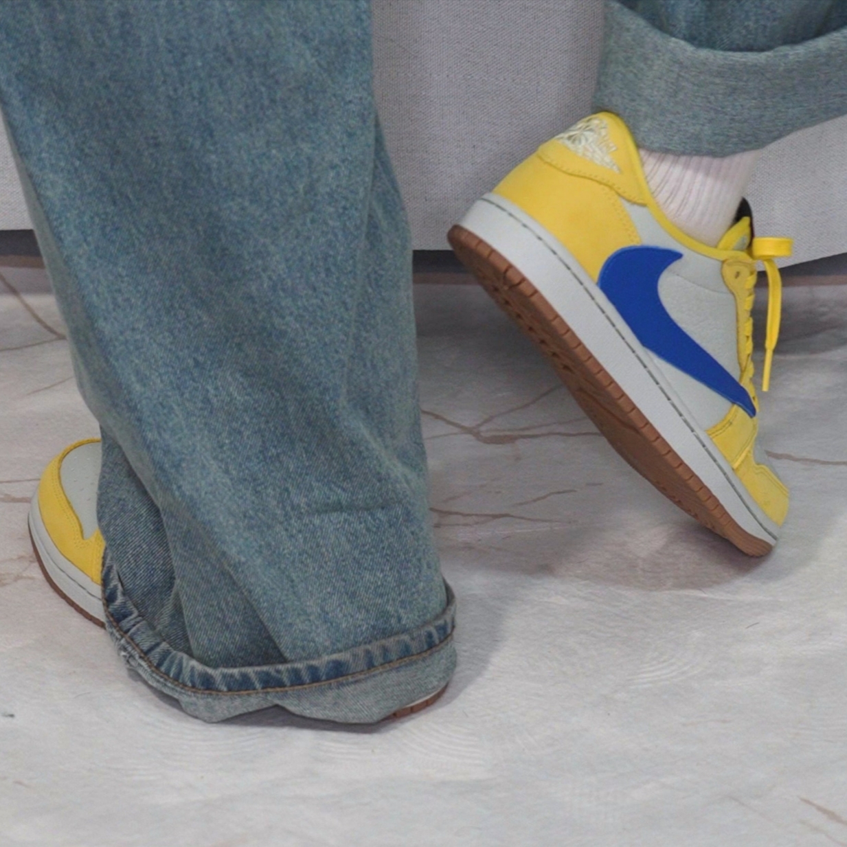 (W) Jordan 1 x Travis Scott Retro Low OG SP Canary 착용 스타일 - 10