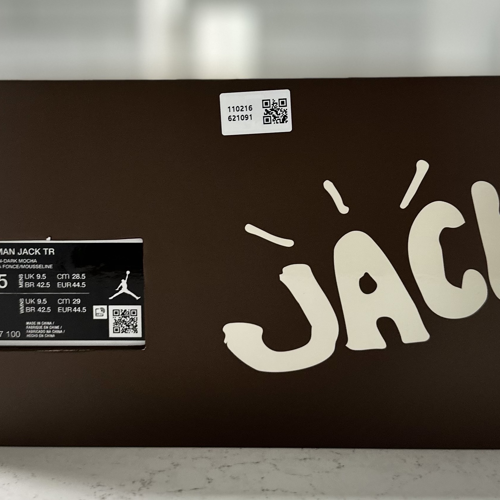 Jordan x Travis Scott Jumpman Jack TR Sail and Dark Mocha 착용 스타일 - 1