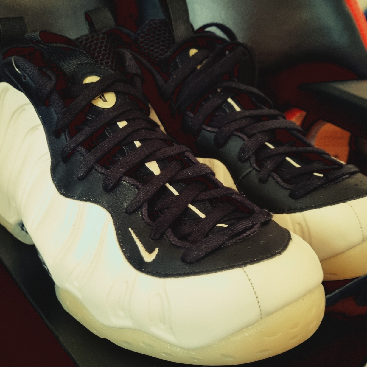 Nike Air Foamposite One Light Orewood Brown and Black 착용 스타일 - 3