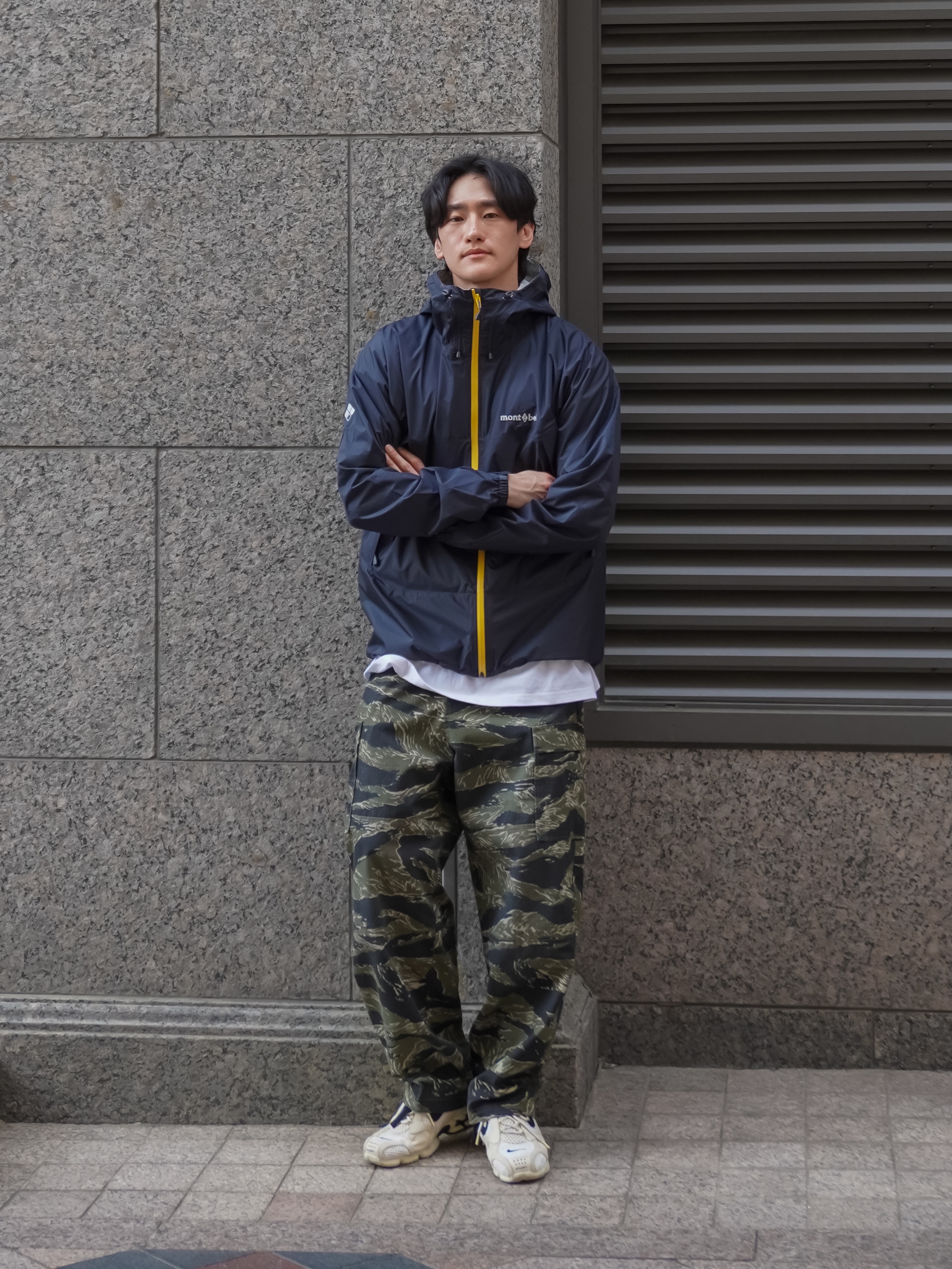 Nike x Stussy Air Zoom Spiridon Cage 2 Fossil 착용 스타일 - 3