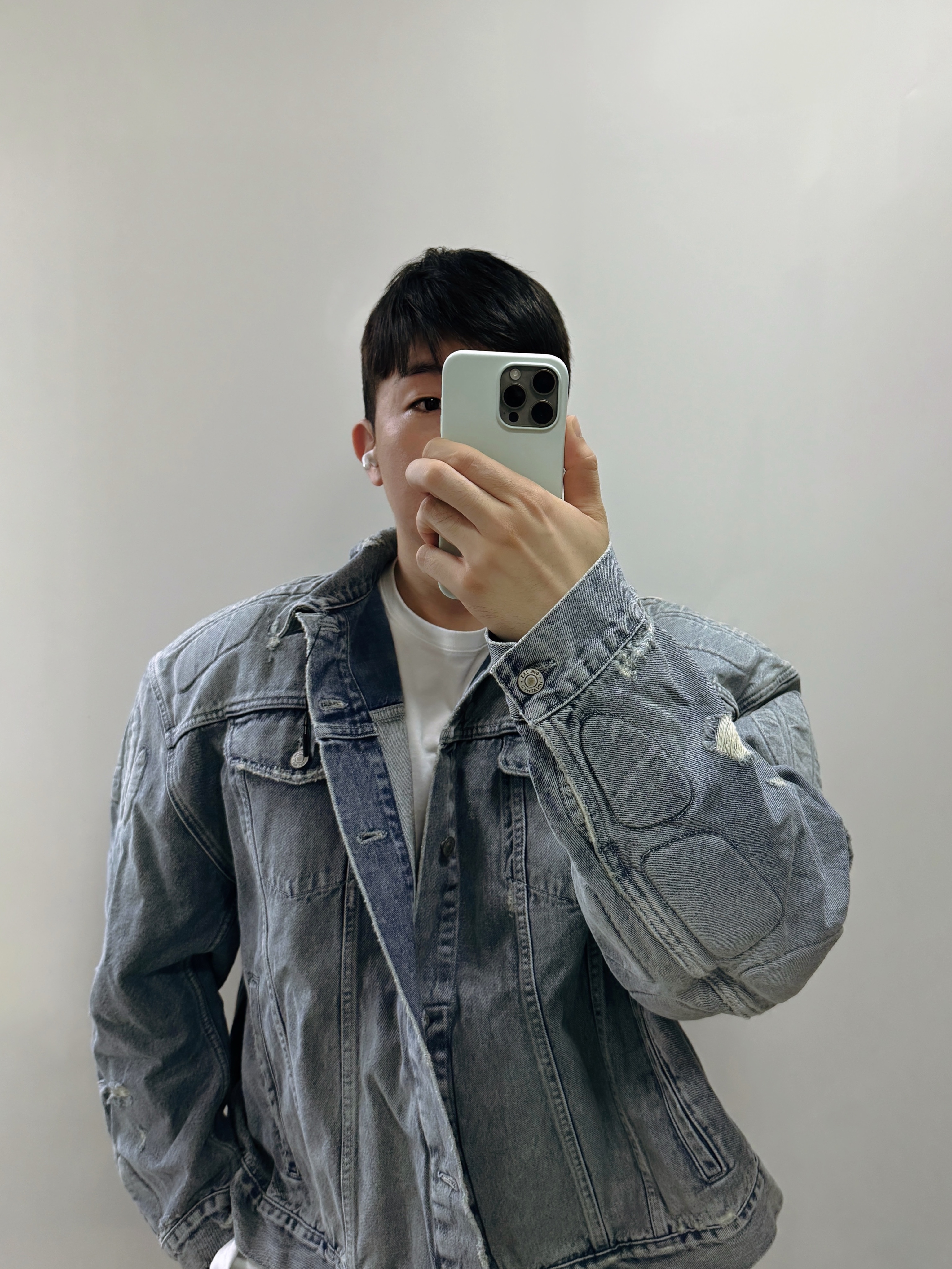 Yeezy Gap Engineered By Balenciaga Padded Denim Jacket Blue 착용 스타일