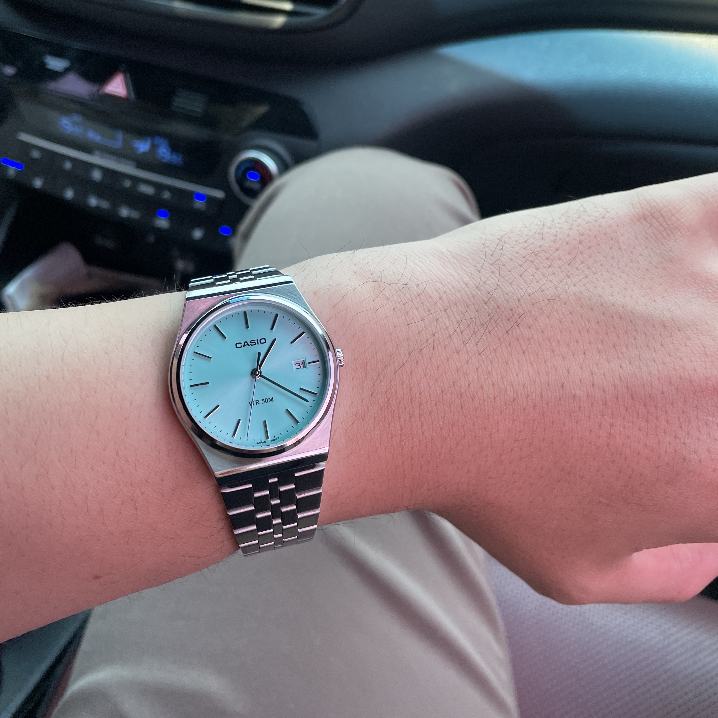 Casio MTP-B145D-2A1V 착용 스타일