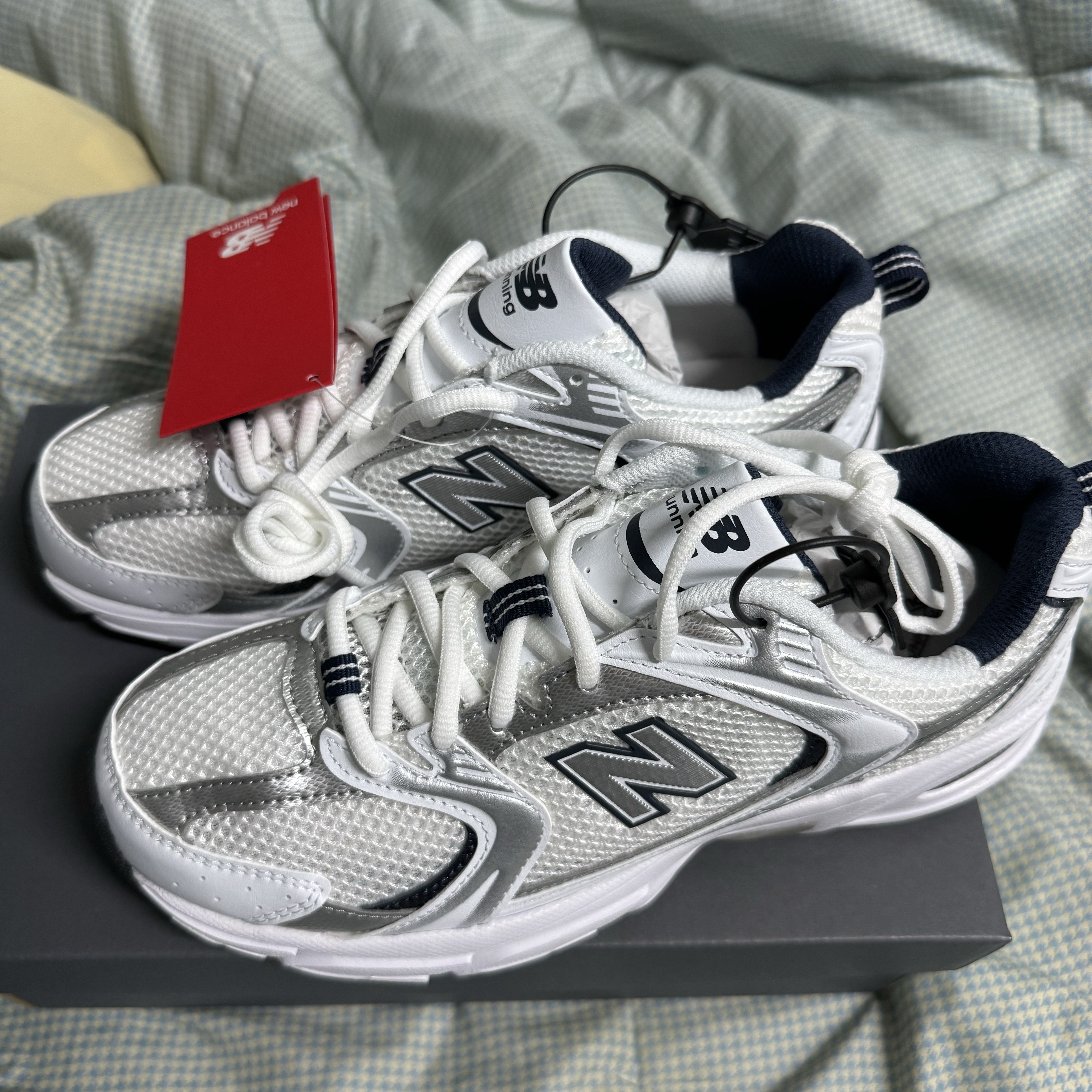 New Balance 530 White 착용 스타일