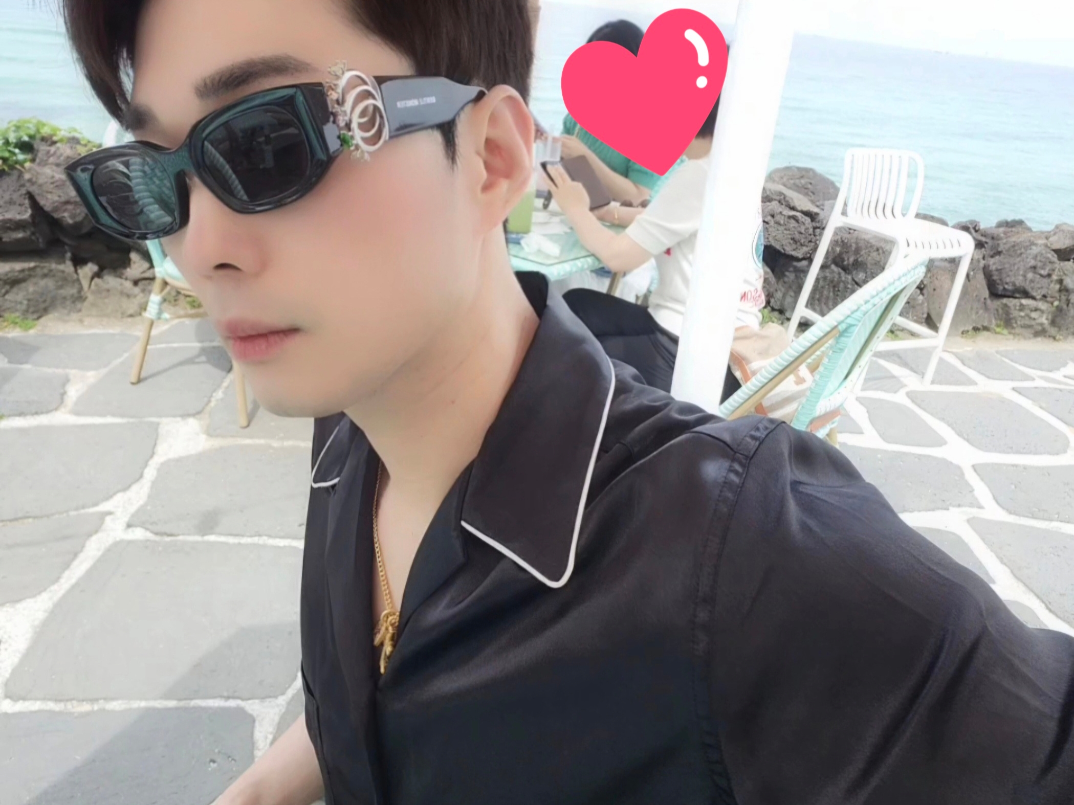 Gentle Monster x D'heygere Rings 01 Black 착용 스타일 - 3