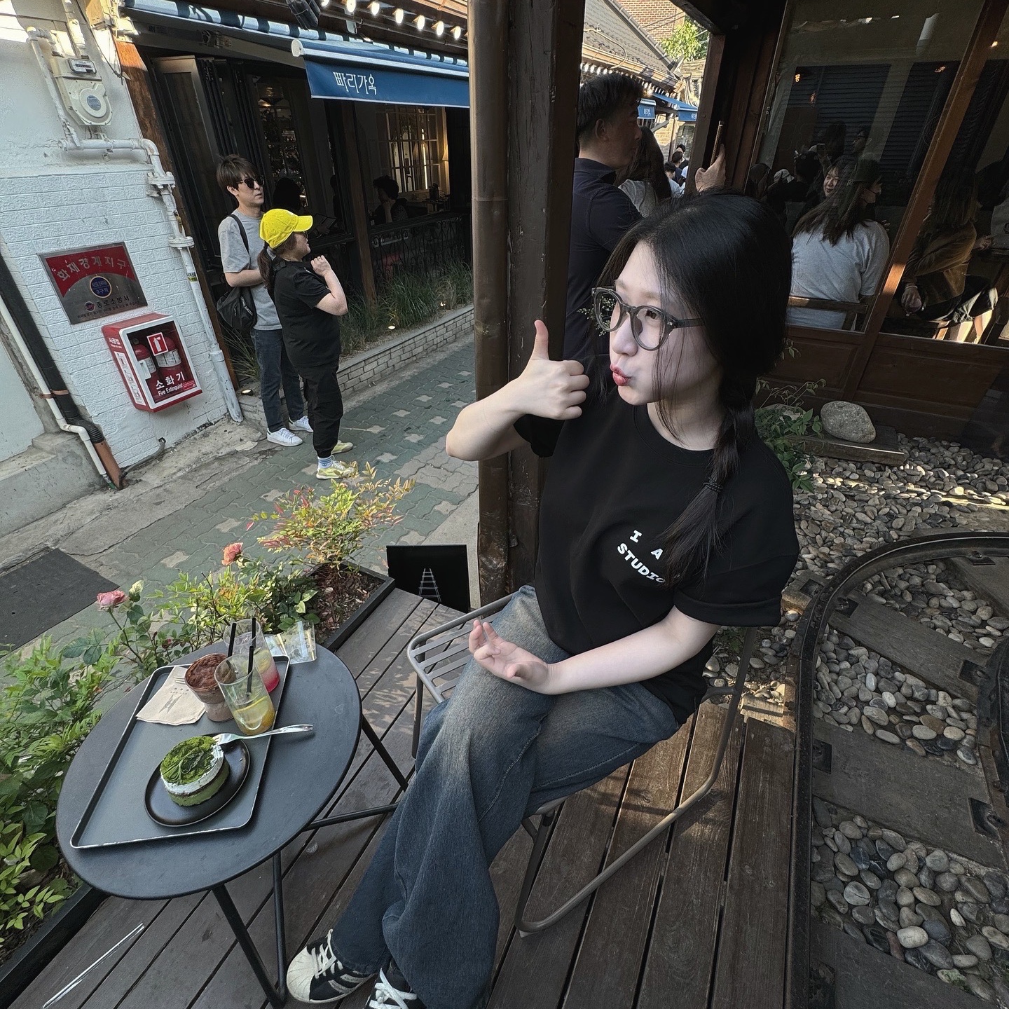 IAB Studio 10th Anniversary T-Shirt Black, Adidas Superstar 82 Black White 착용 스타일 - 1