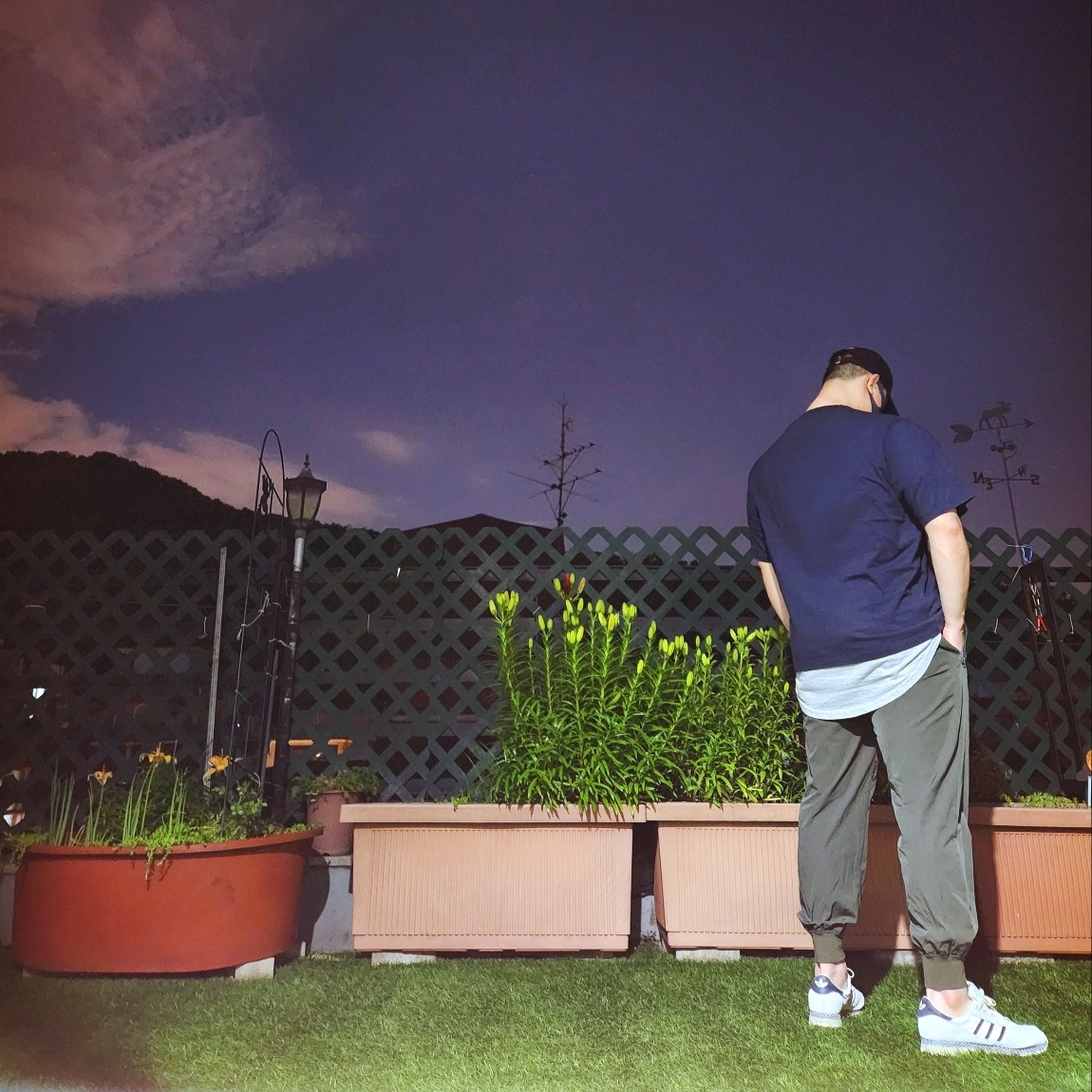 Maison Kitsune Vibrant Fox Head Easy T-Shirt Navy, Adidas City Marathon PT Beige Navy 착용 스타일 - 3