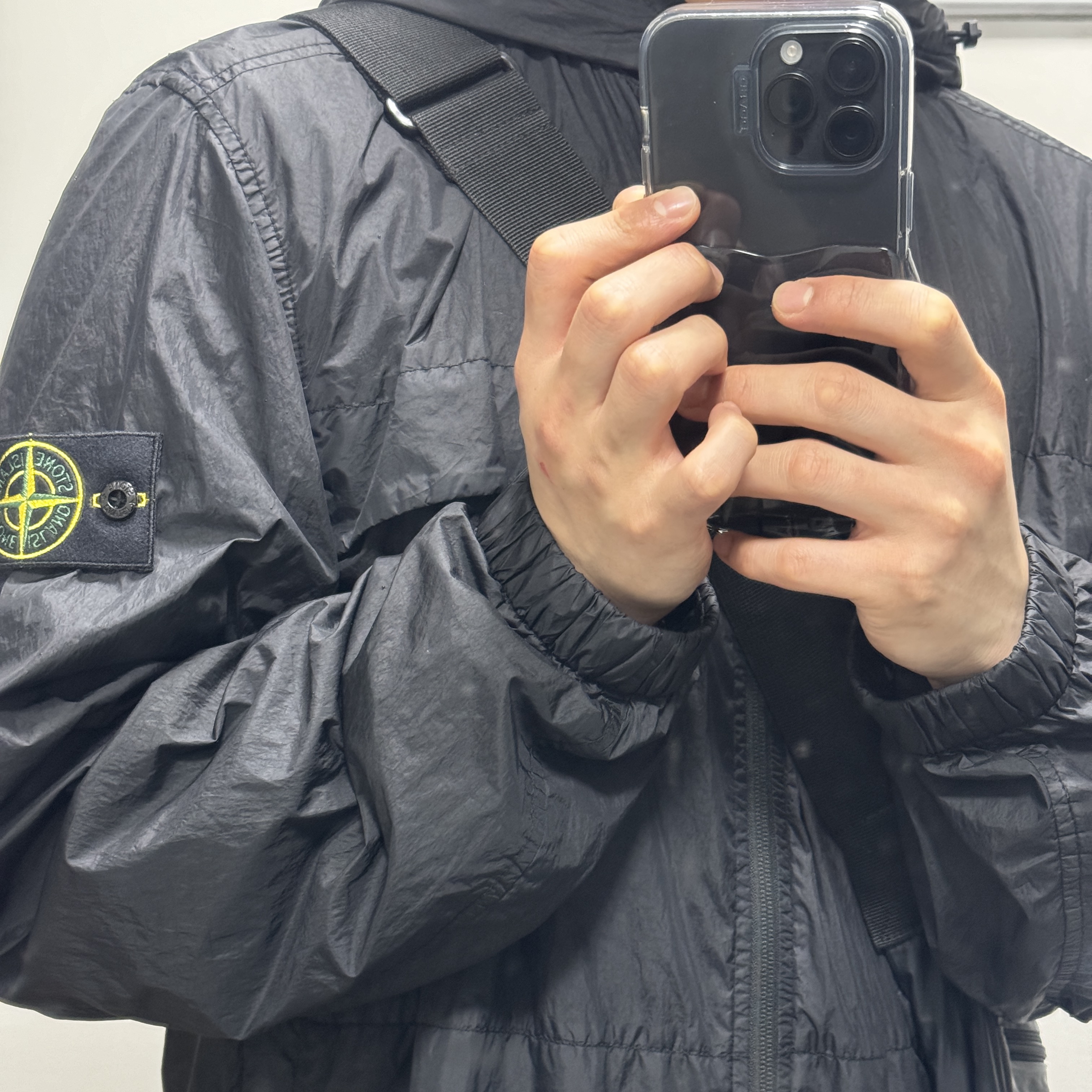 Stone Island 40922 Garment Dyed Crinkle Reps R-Nylon Black - 24SS 착용 스타일