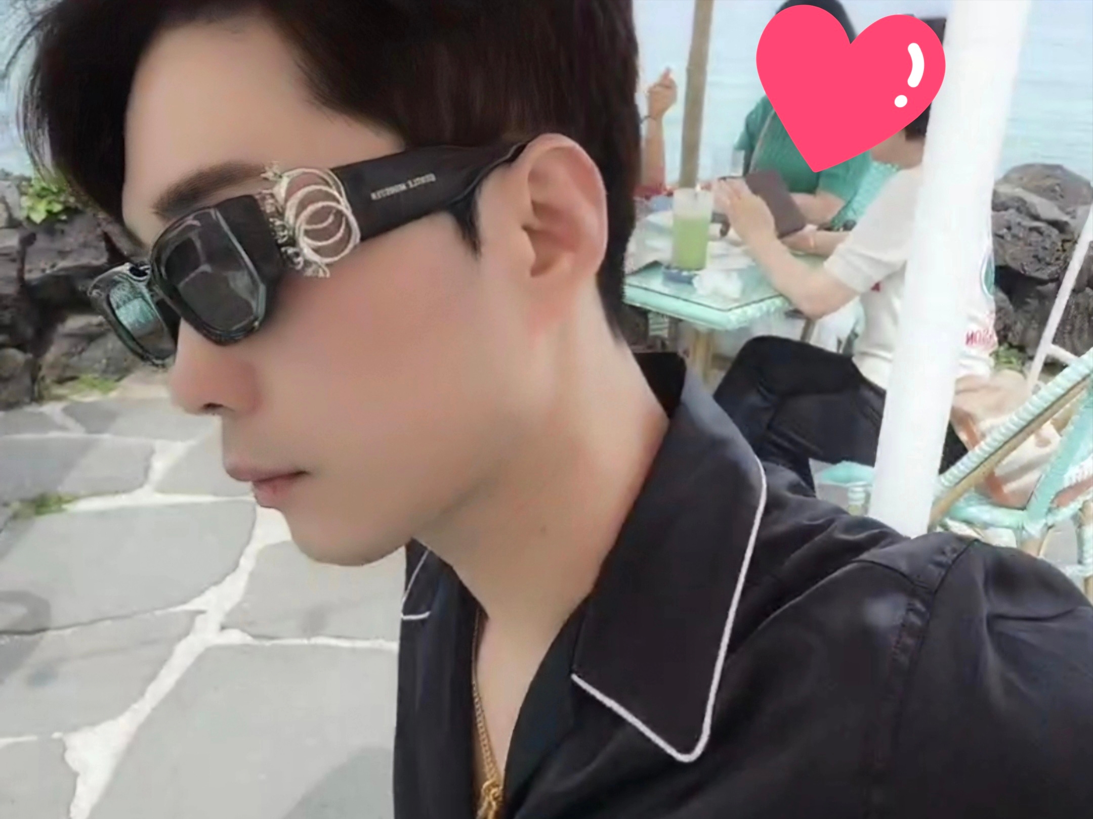 Gentle Monster x D'heygere Rings 01 Black 착용 스타일 - 4