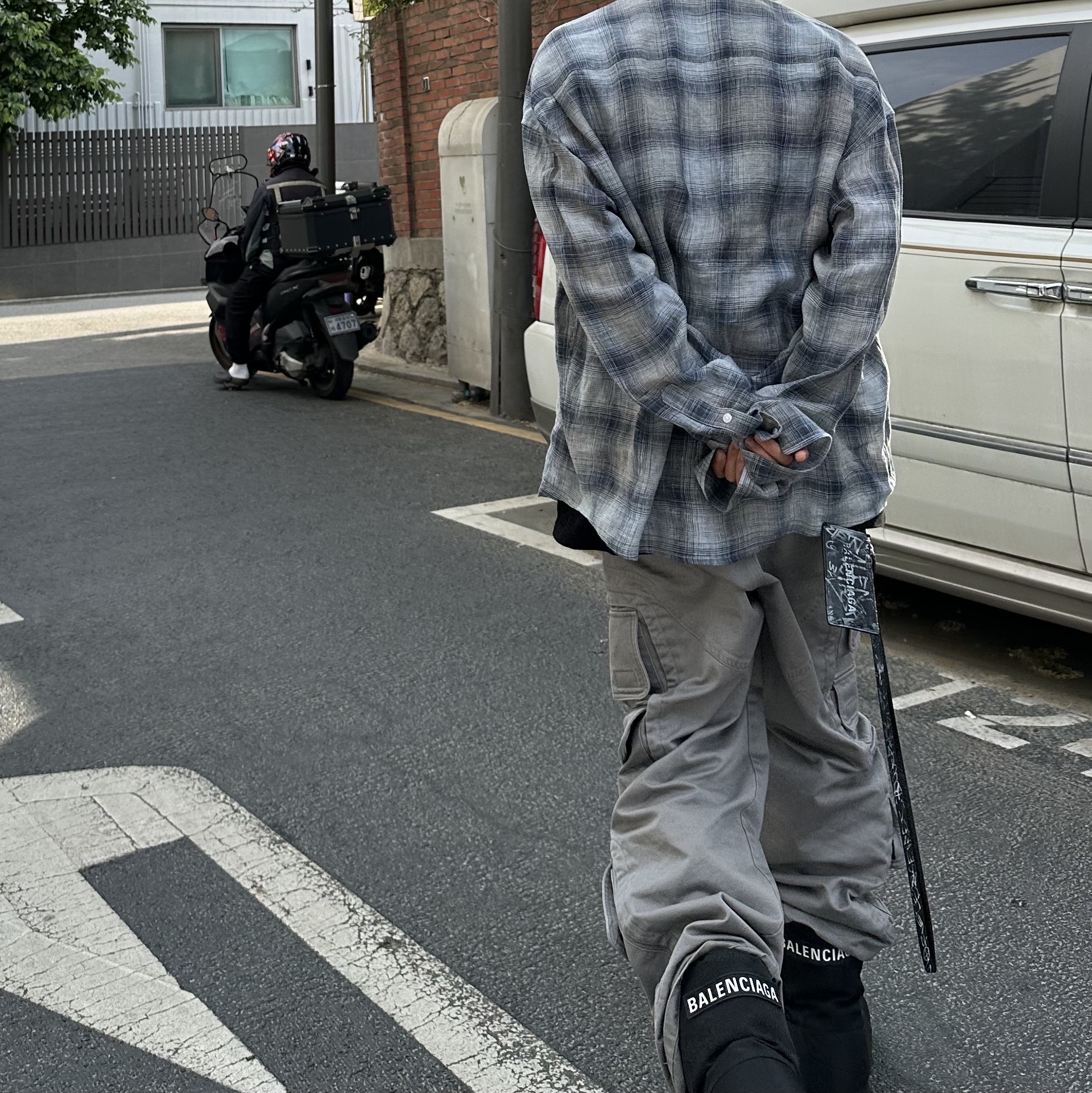 Nonnod Flexible String Check Shirt Japanese Linen Blue, Farfromwhat Far Washed Cargo Pants Gray 착용 스타일 - 3
