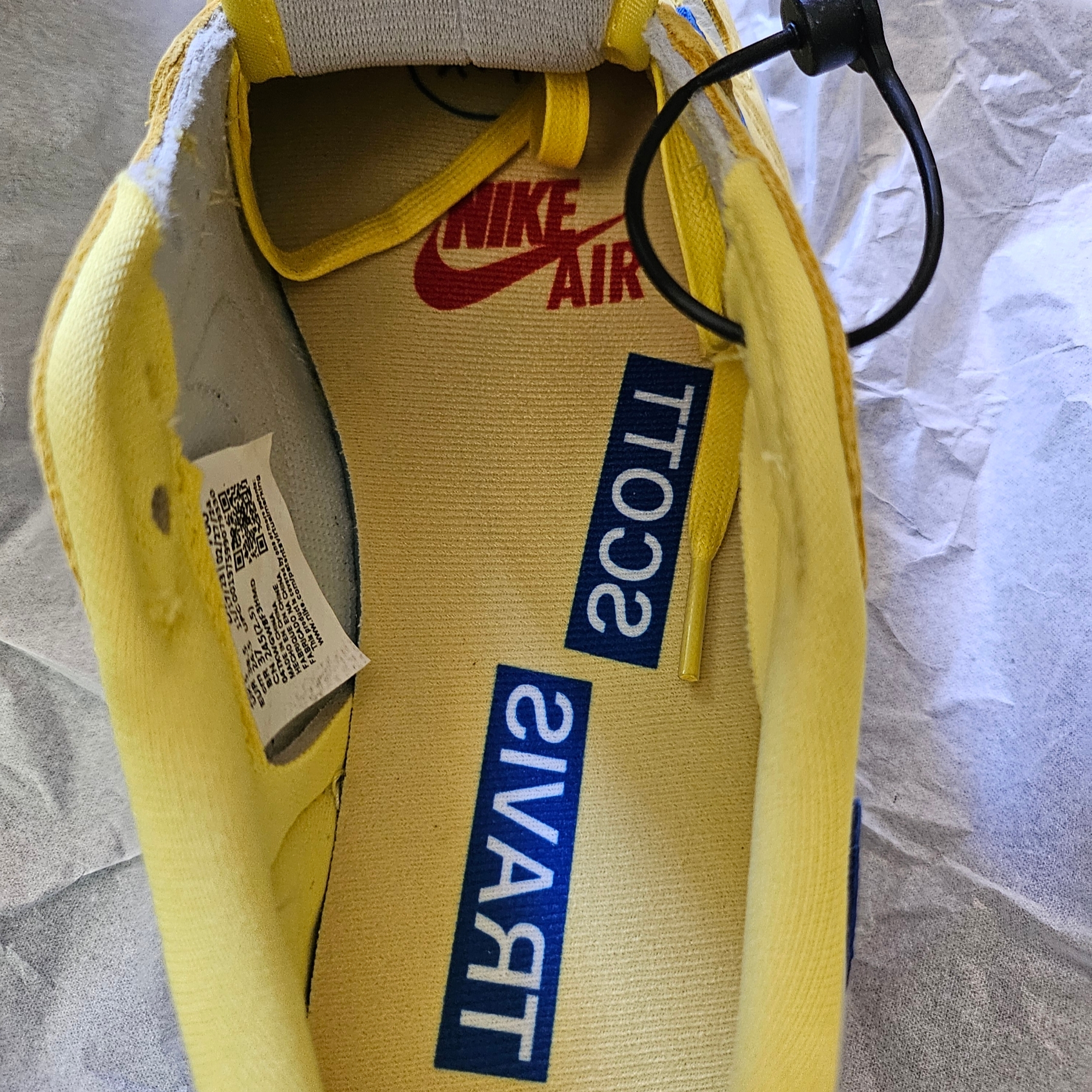 (W) Jordan 1 x Travis Scott Retro Low OG SP Canary 착용 스타일 - 2