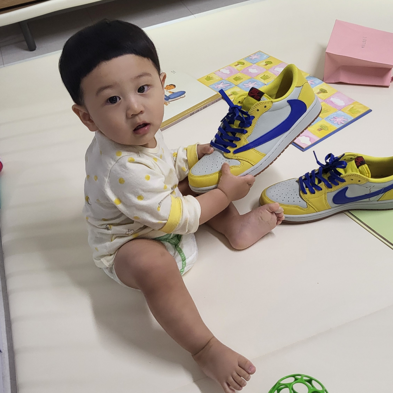 (W) Jordan 1 x Travis Scott Retro Low OG SP Canary 착용 스타일