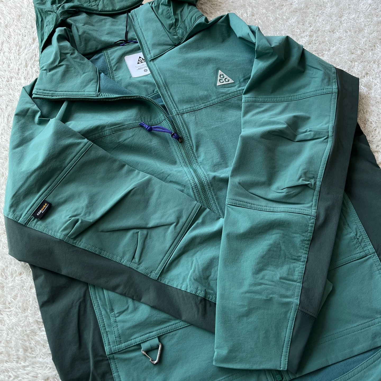 Nike ACG Sun Farer Jacket Bicoastal Vintage Green - Asia, Nike ACG Therma-Fit Fly Unstructured Cap 착용 스타일 - 3