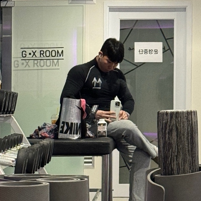 Nike x Off-White Long Sleeve Running Top Black 착용 스타일