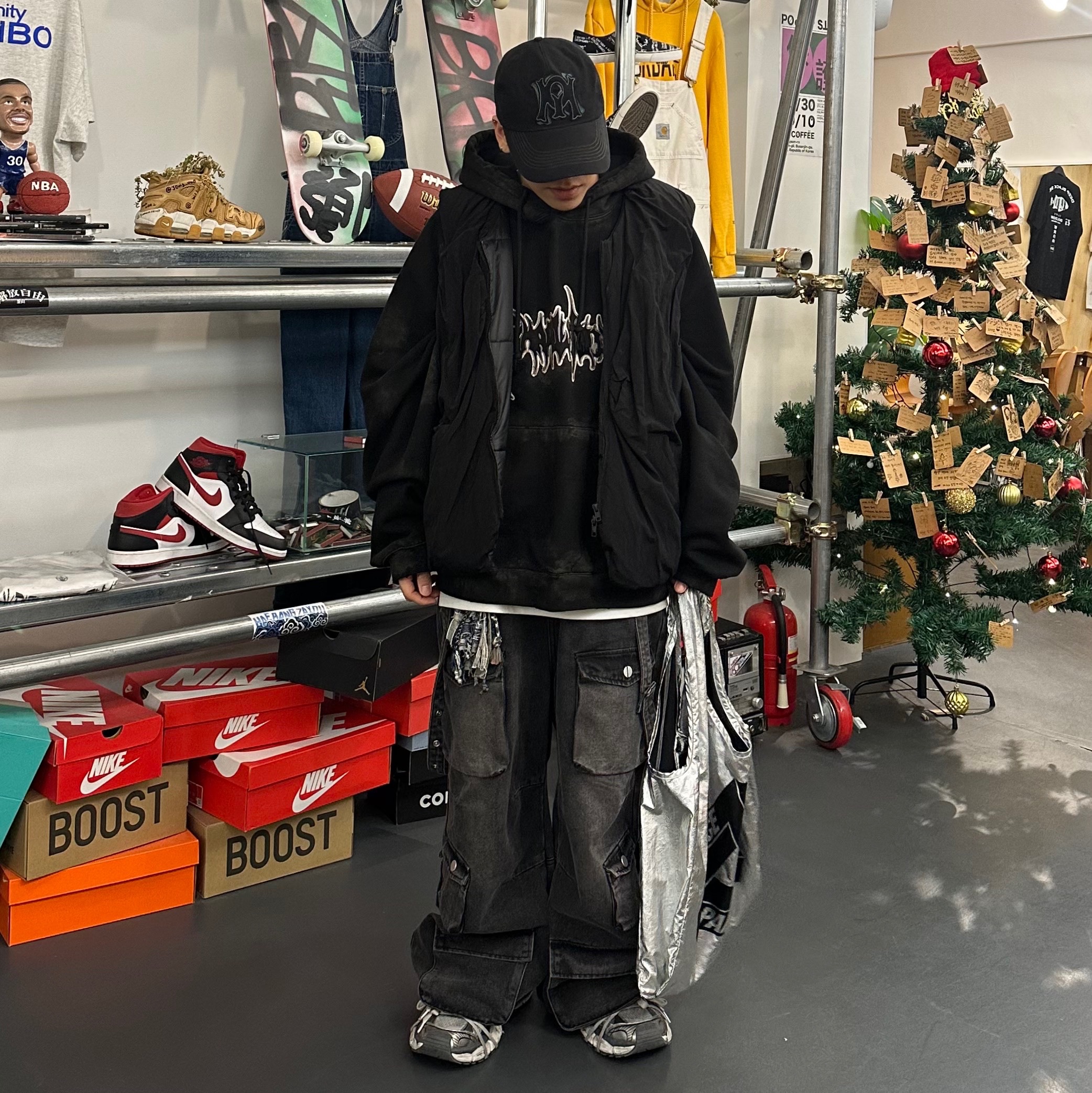 Balenciaga 3XL Sneakers Grey White Red 착용 스타일 - 1