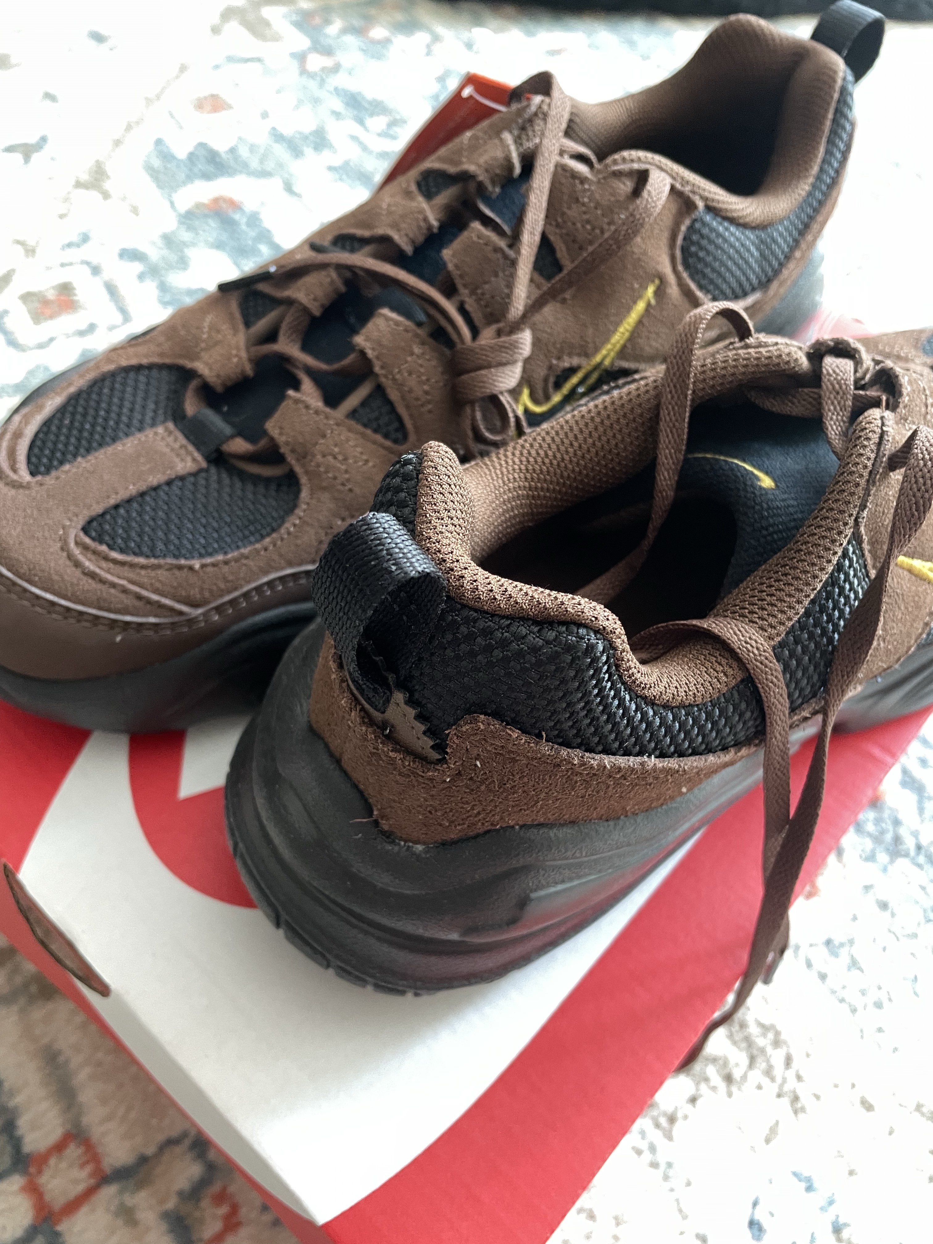 Nike Tech Hera Cacao Wow Bronzine 착용 스타일 - 3