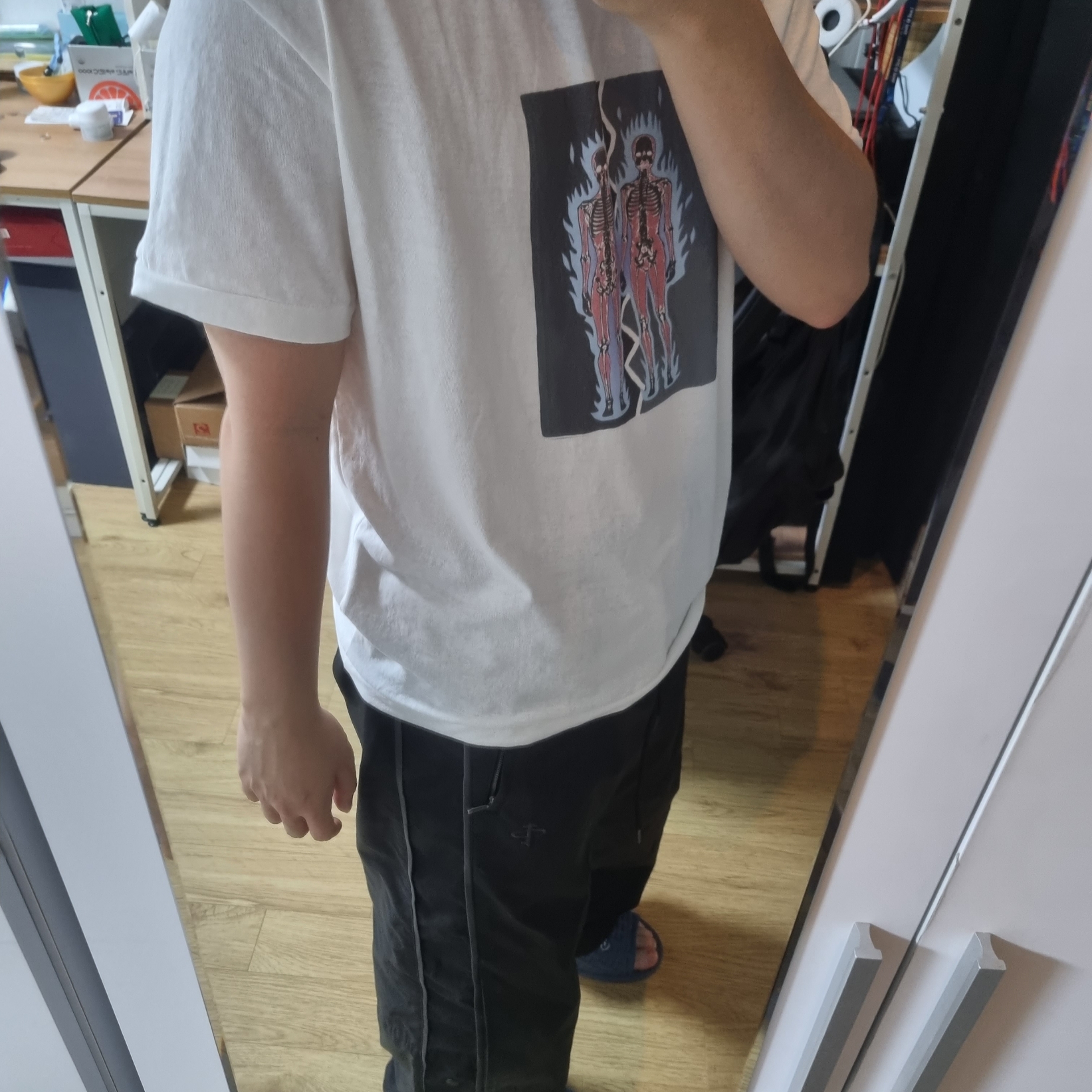Polyteru 1/2 Graphic T-Shirt 'Skull Couple' White, Polyteru Human Index Index Sweatpants Black 착용 스타일 - 2