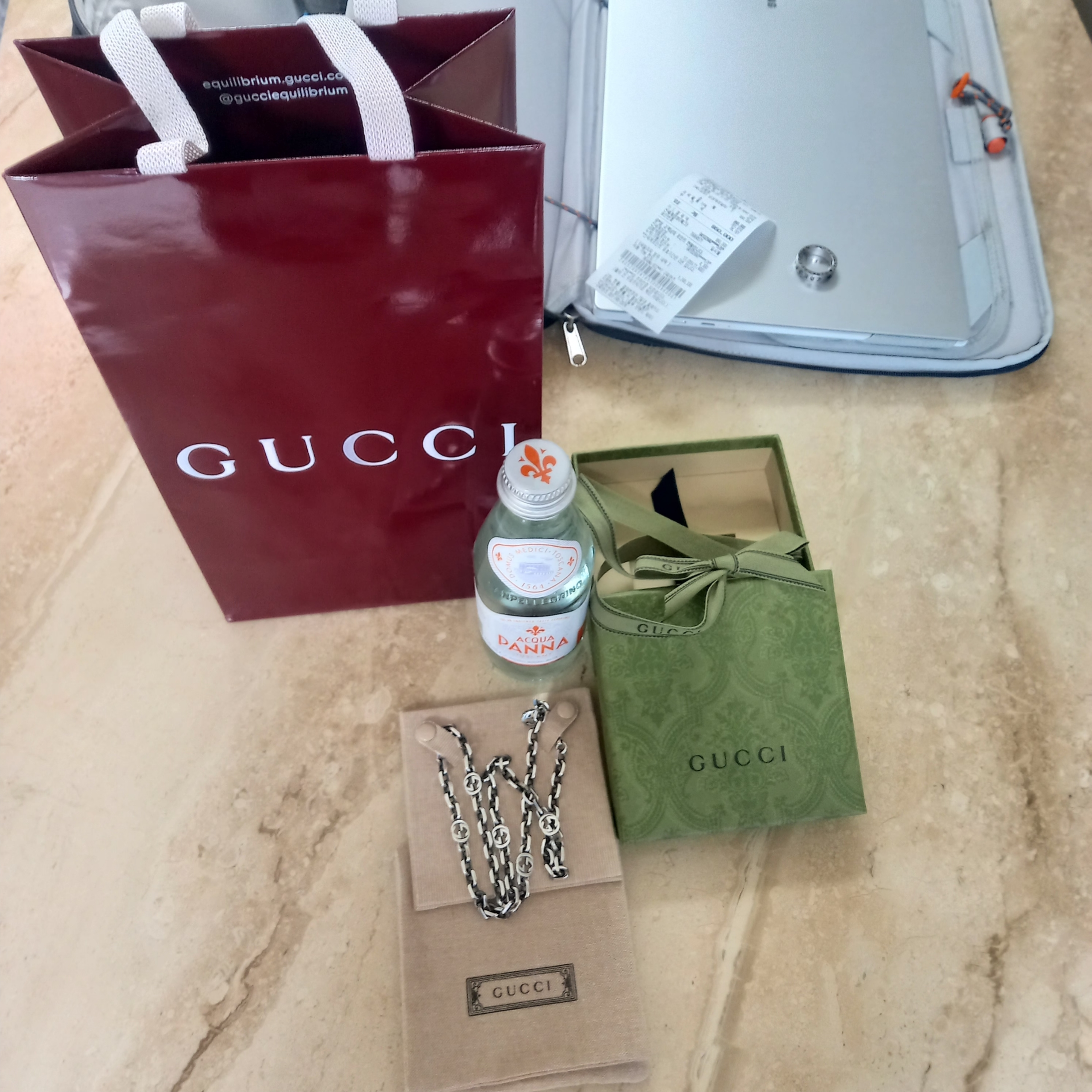 Gucci Silver Necklace With Interlocking G Silver Aged Finish, Celine Medium Messenger Bag in Triomphe Canvas with Celine Print Black 착용 스타일 - 1