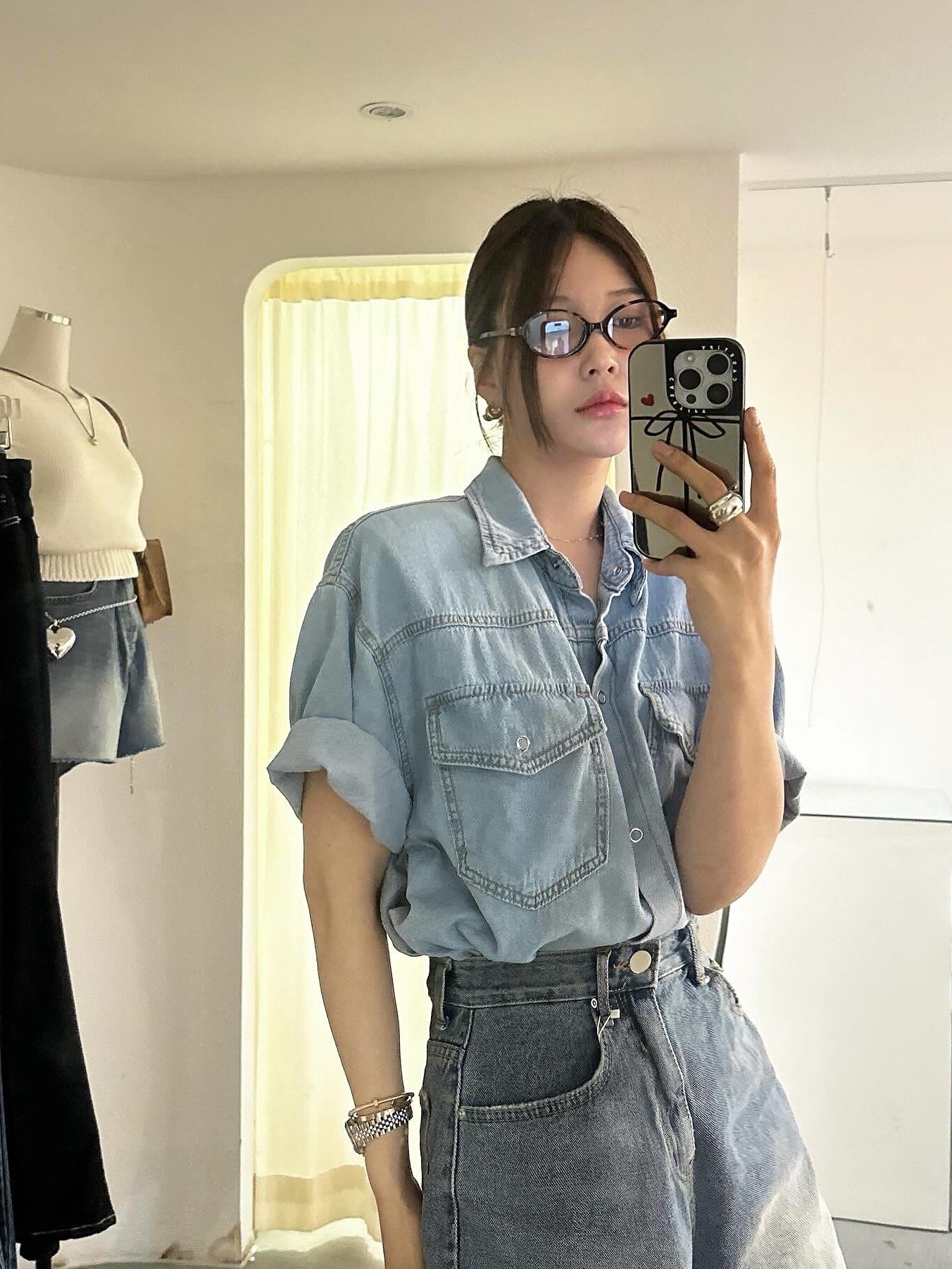 (W) Miu Miu Regard Sunglasses Blue Lenses Honey Tortoiseshell Acetate Standard fit 착용 스타일 - 2