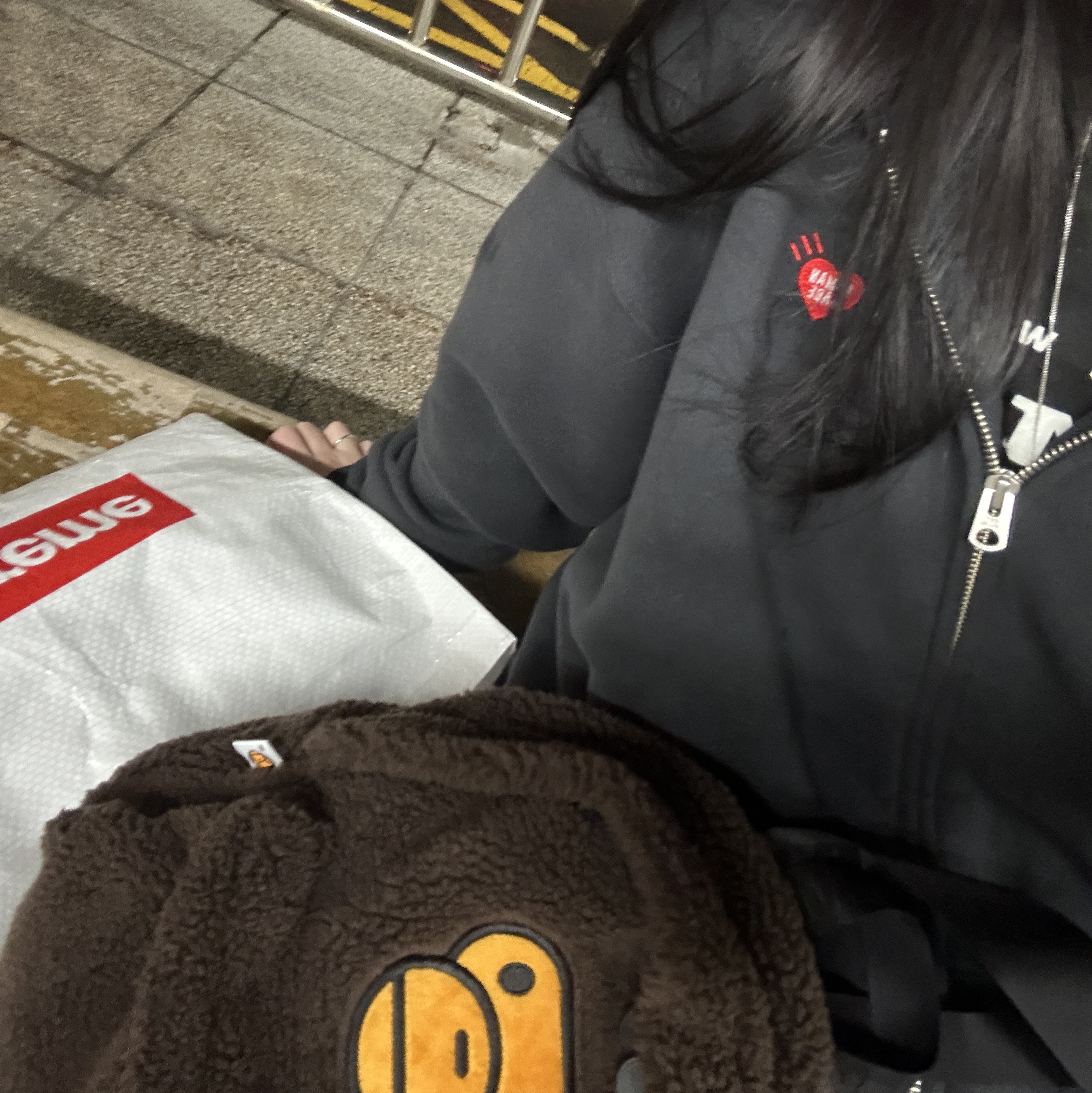Human Made Zip-Up Hoodie Black, BAPE Baby Milo Mini Fur Backpack Brown 착용 스타일 - 1