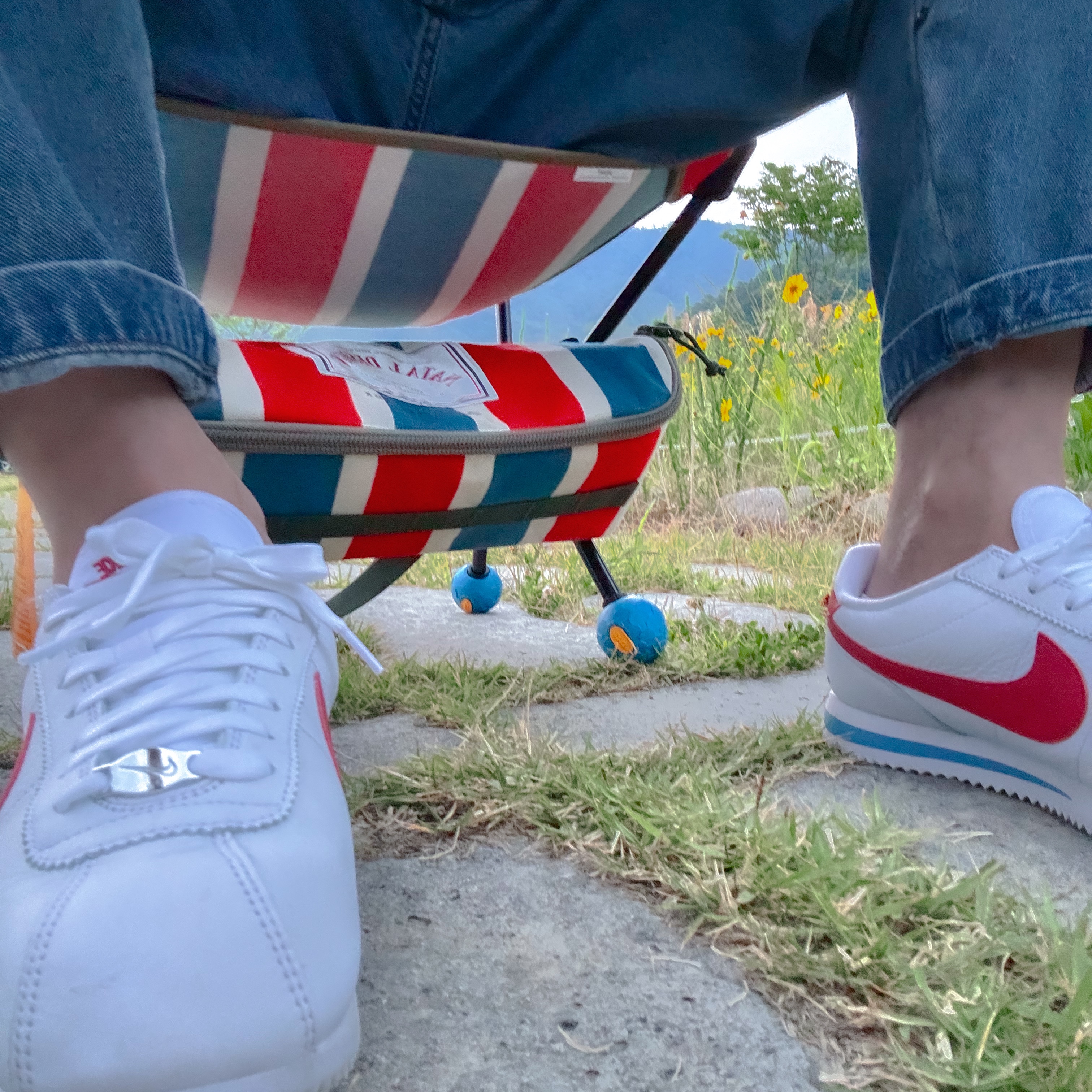 Helinox x Natal Design Chair One Natal Stripe, Nike Cortez Varsity Red White & Blue 착용 스타일