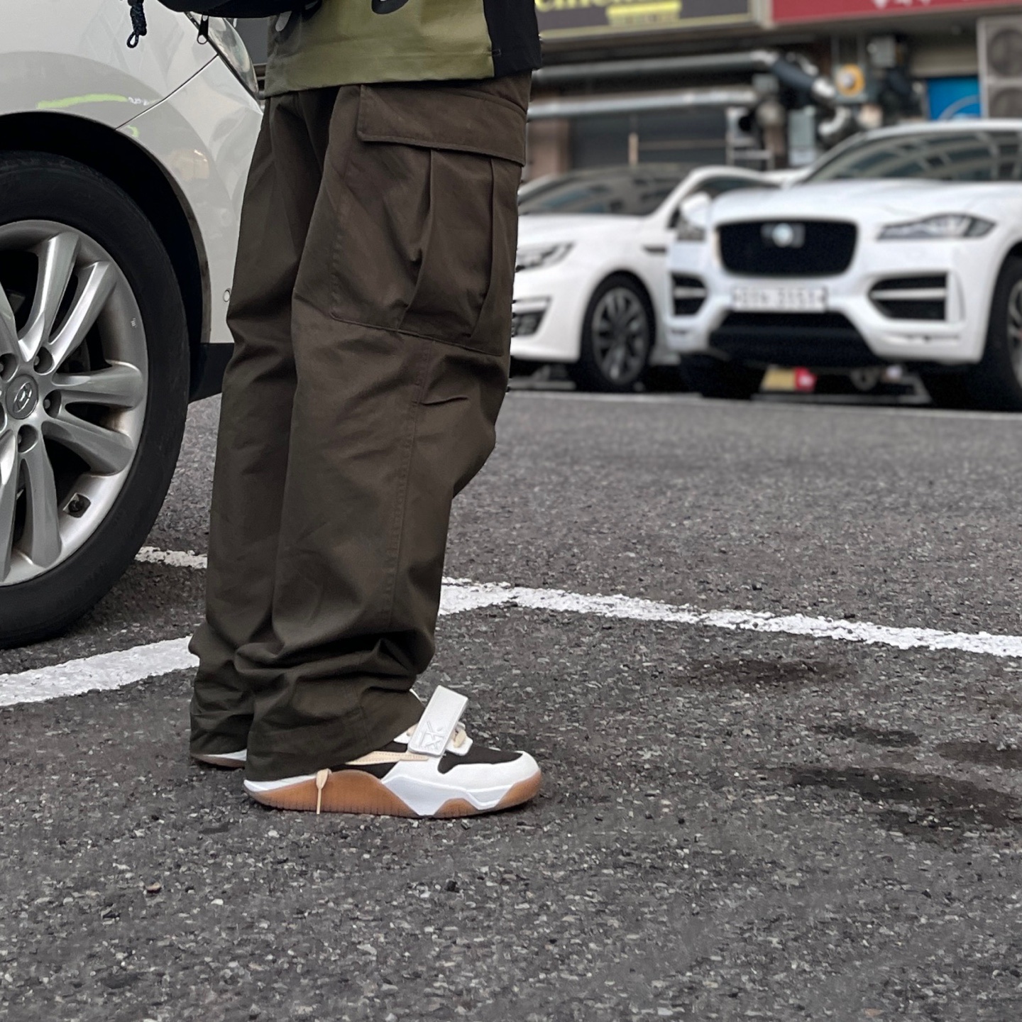 Jordan x Travis Scott Jumpman Jack TR Sail and Dark Mocha, Human Made Graphic T-Shirt Black 착용 스타일 - 1