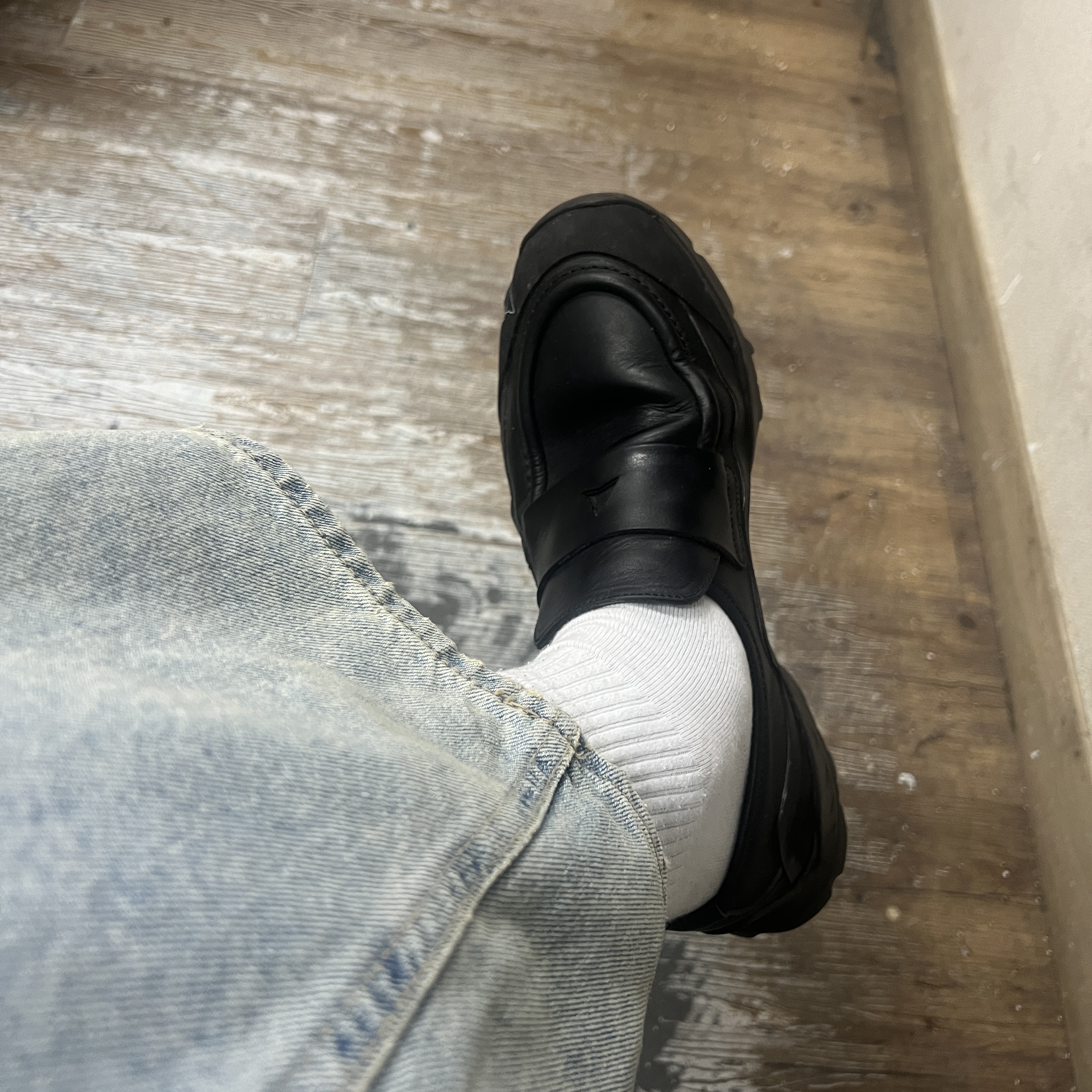 Roa Hiking Loafer Black 착용 스타일