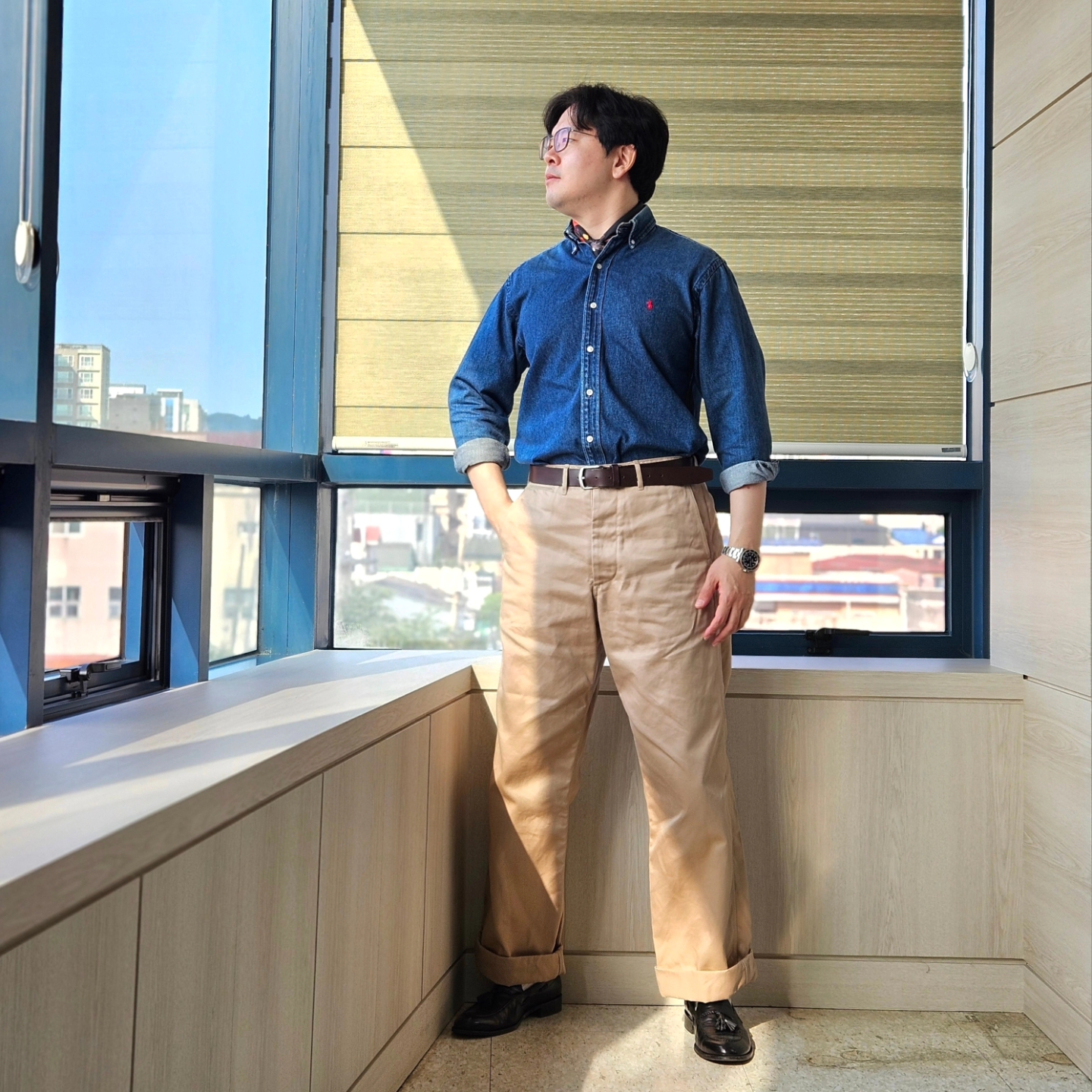 Buzz Rickson's Early Military Chinos 1945 Model One Wash Beige, Rolex Submariner 41mm 124060 Black Oyster 착용 스타일 - 2