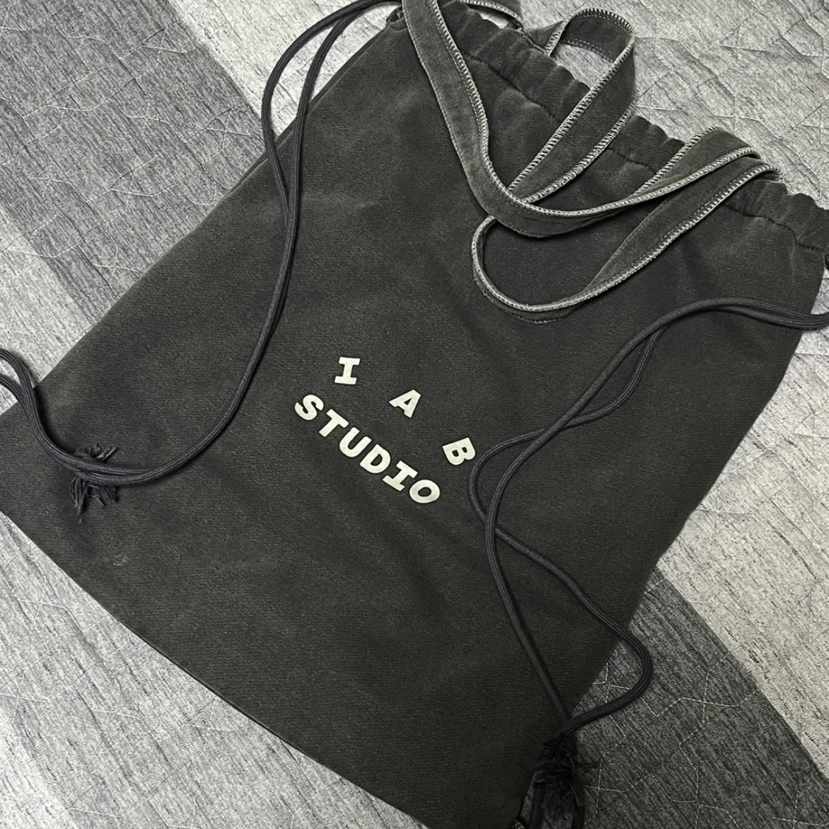 IAB Studio Pigment Sack Black 착용 스타일