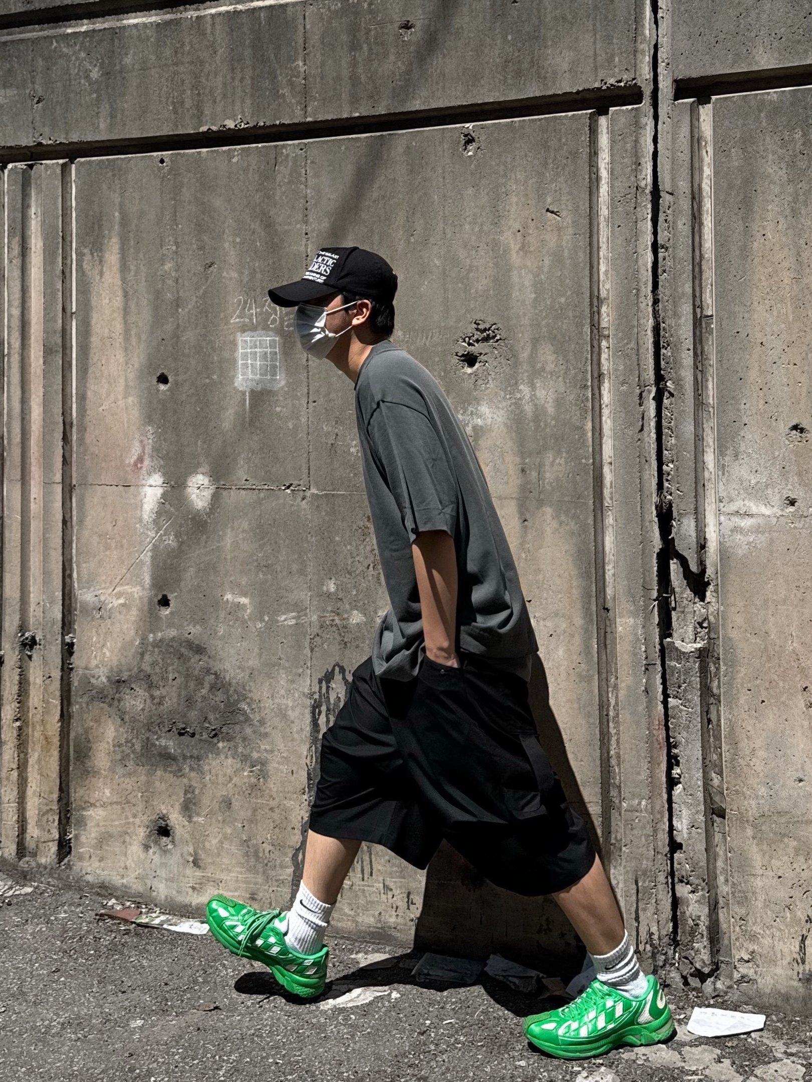 Nonnod Alpine Carpenter Shorts Matt Black, Asics x Kiko Kostadinov Gel-Kiril Cilantro 착용 스타일 - 2