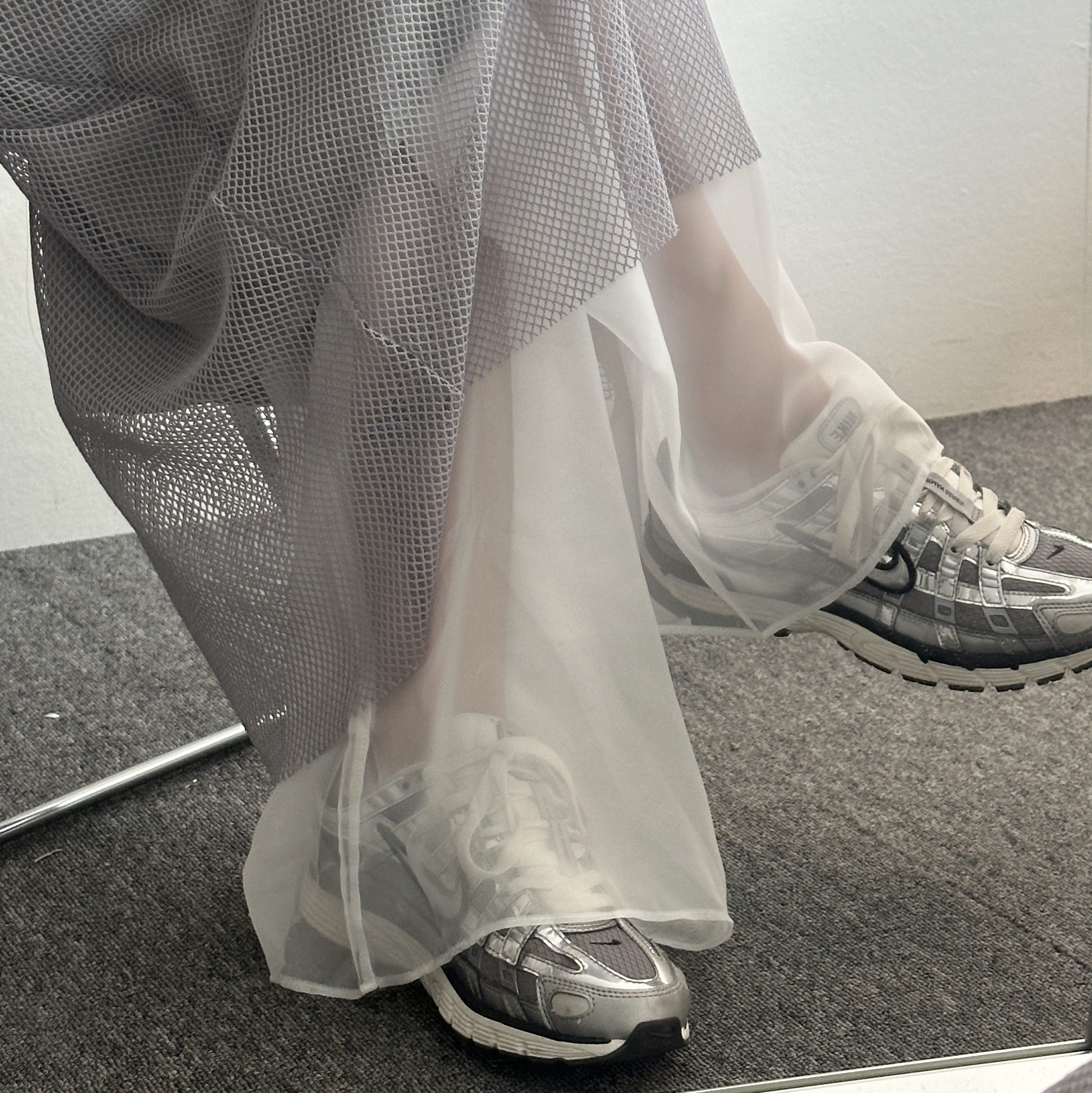 Nike P-6000 Metallic Silver 착용 스타일