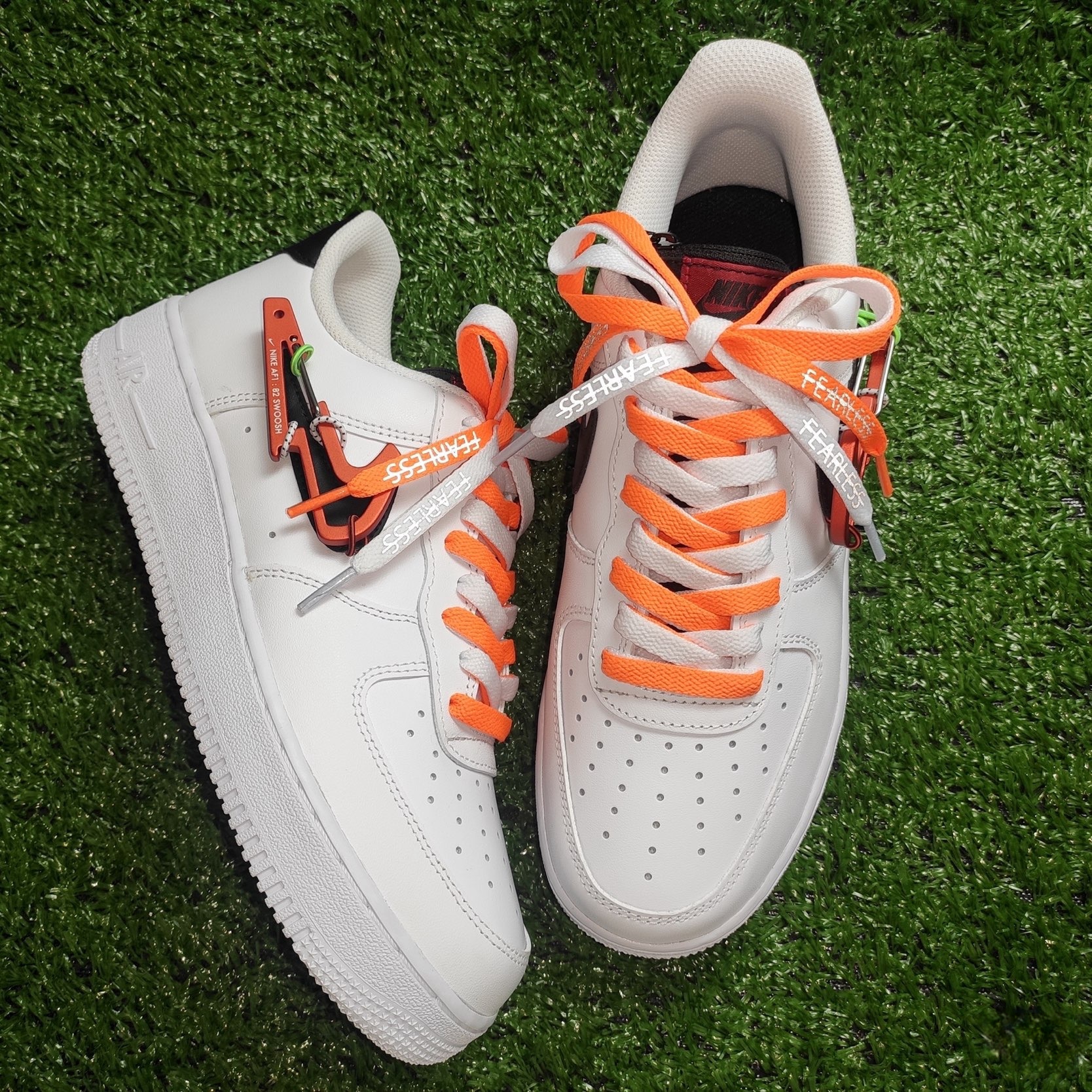 Nike Air Force 1 '07 PRM Carabiner Red 착용 스타일