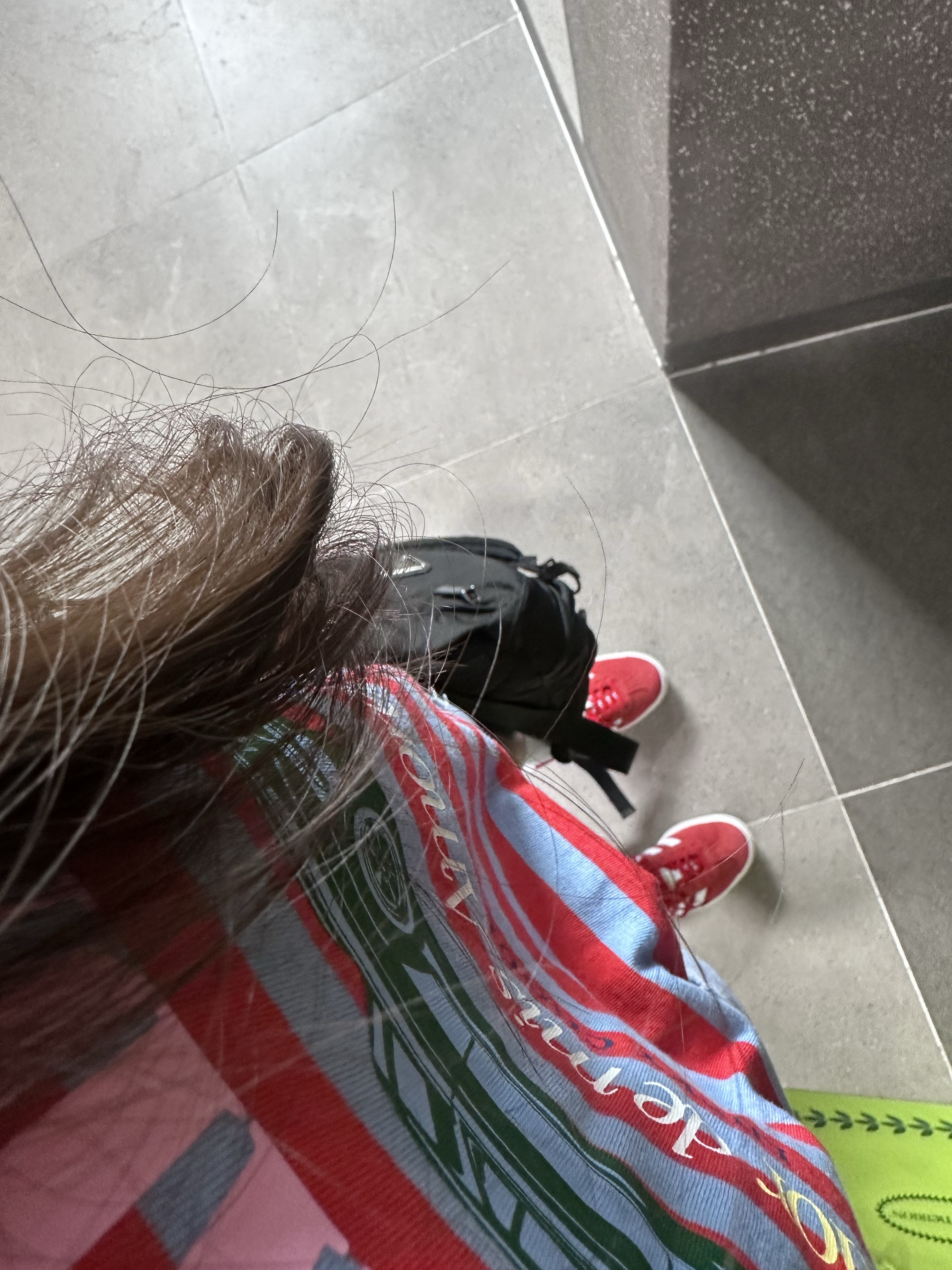 (W) Adidas Gazelle Bold Red White, Prada Re-Nylon Saffiano Leather Backpack Tundra 착용 스타일