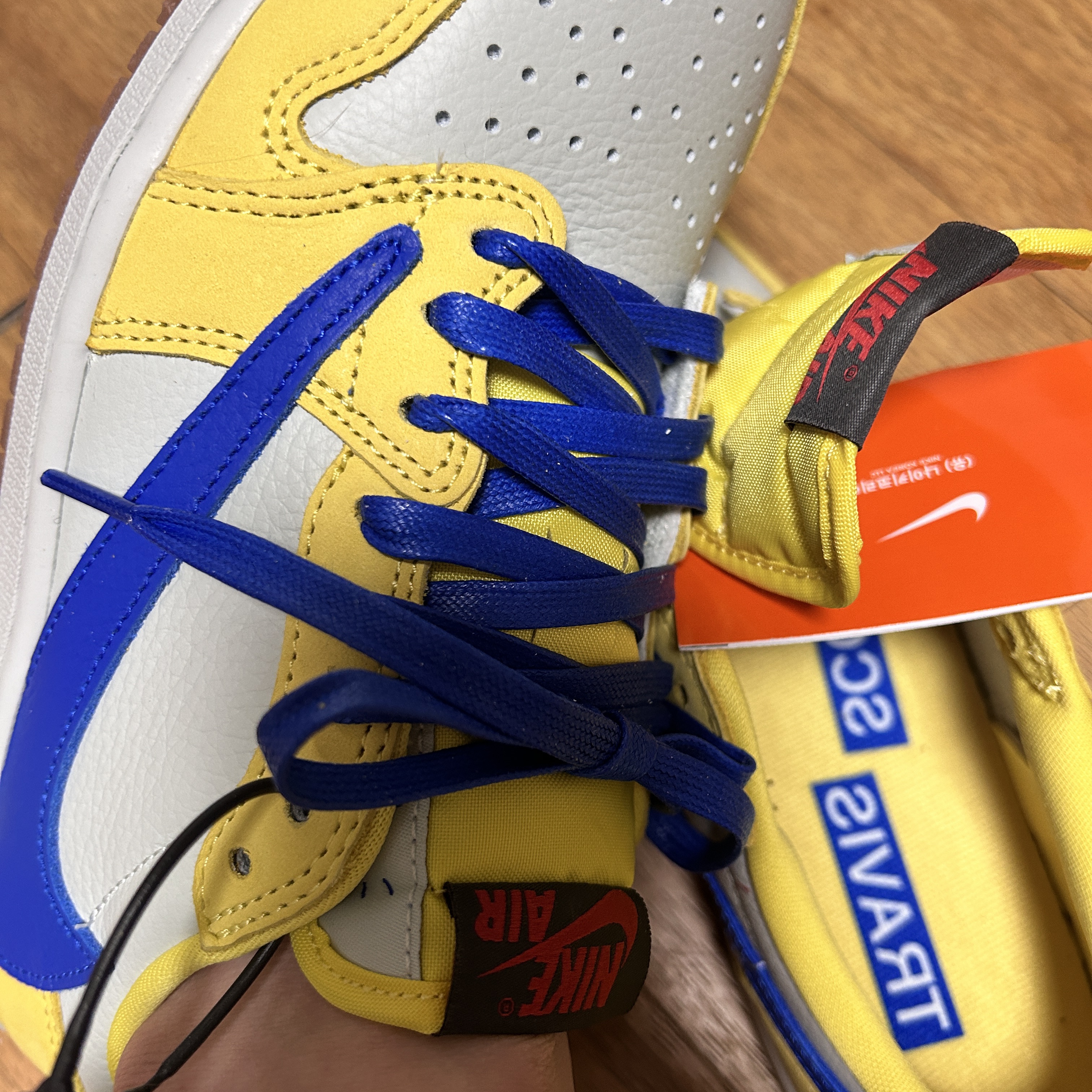 (W) Jordan 1 x Travis Scott Retro Low OG SP Canary 착용 스타일