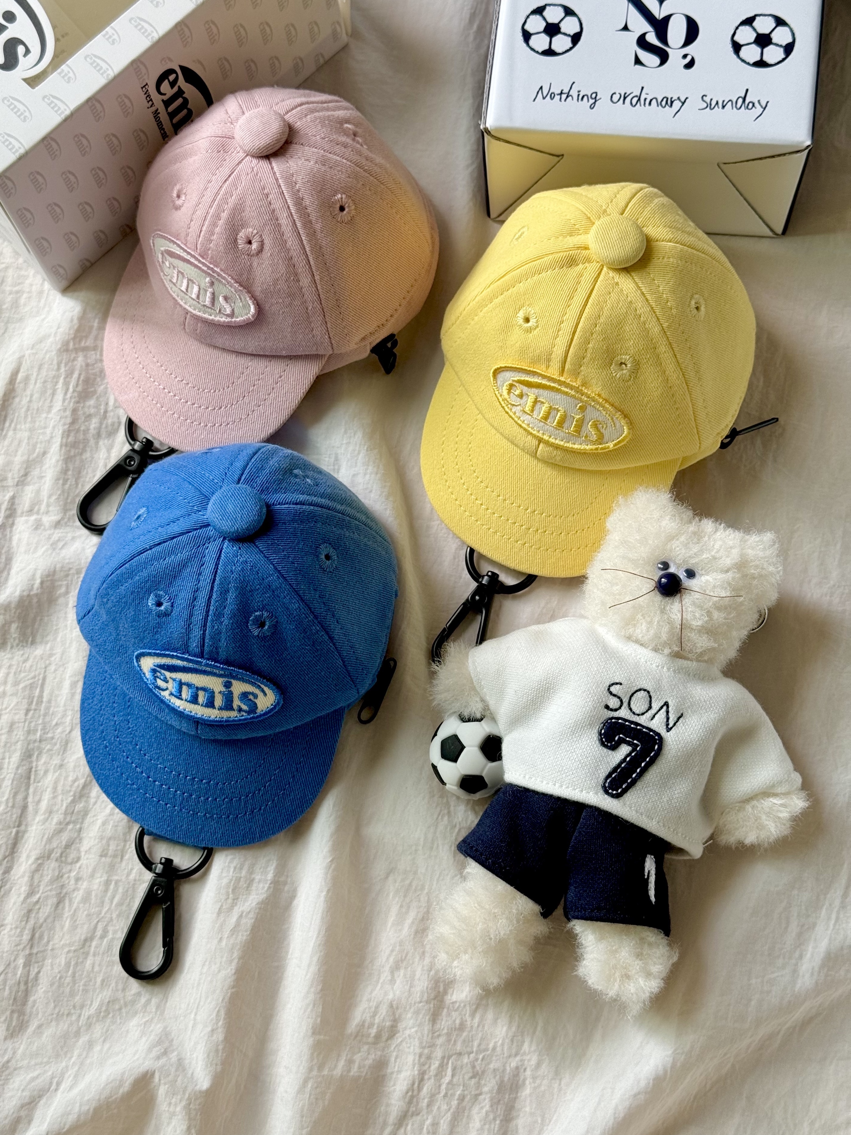 Monamhee x NOS7 SON.hee Keyring Cream, Emis Ball Cap Pouch Keyring Pink 착용 스타일